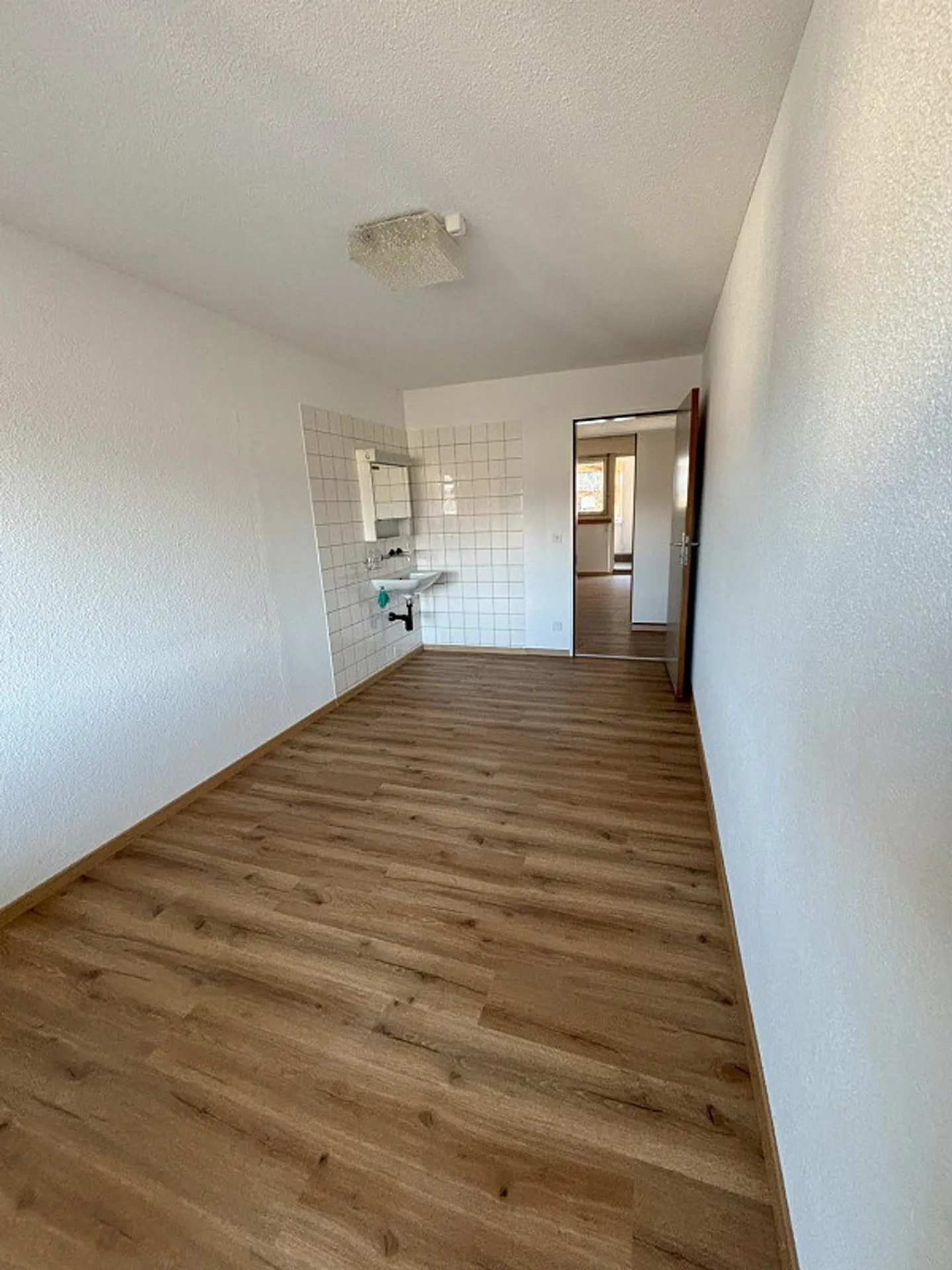 3-room old building apartment in Flims Ideal as a shared apartment or staff accommodation - Photo 2 of 8