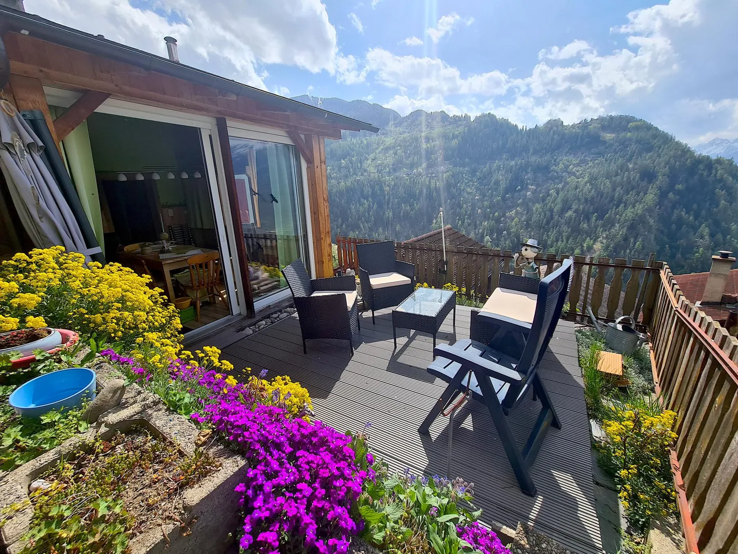 Bella casa con due appartamenti + grande officina e autentico Raccard - Foto 1 di 6