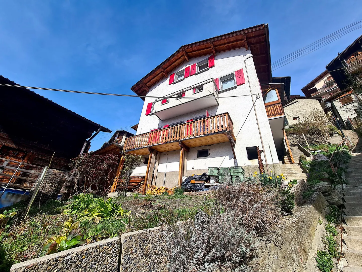 Bella casa con due appartamenti + grande officina e autentico Raccard - Foto 3 di 6