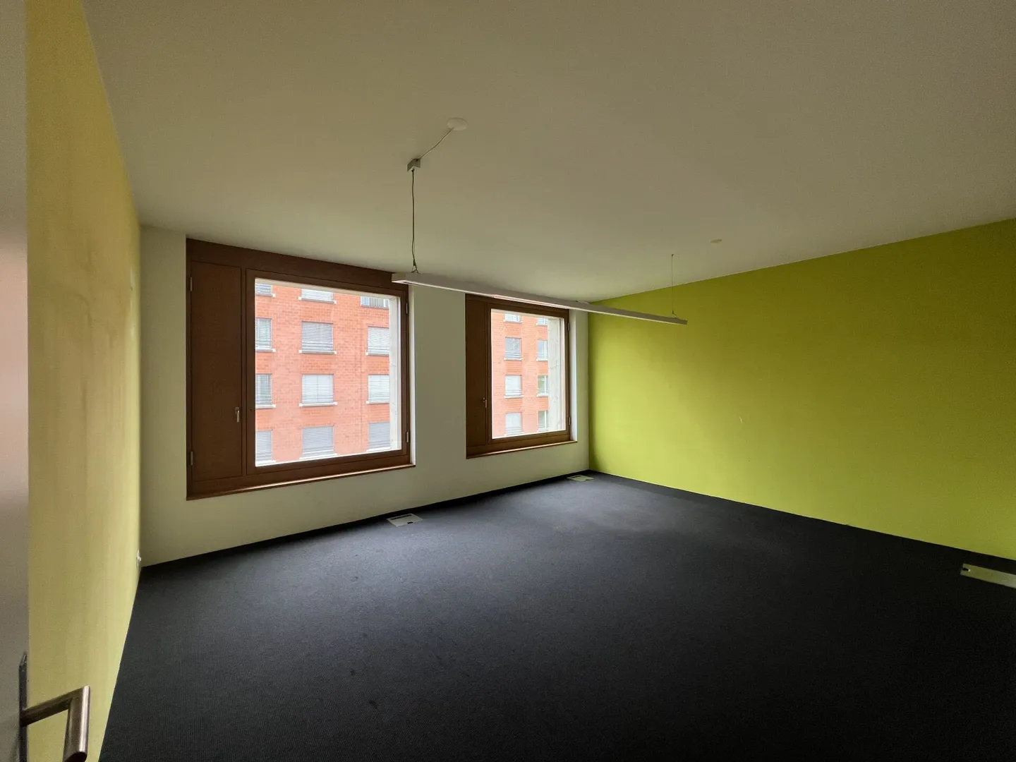 Zentrale Gewerbefläche mit Extra-Optionen - Foto 4 von 10