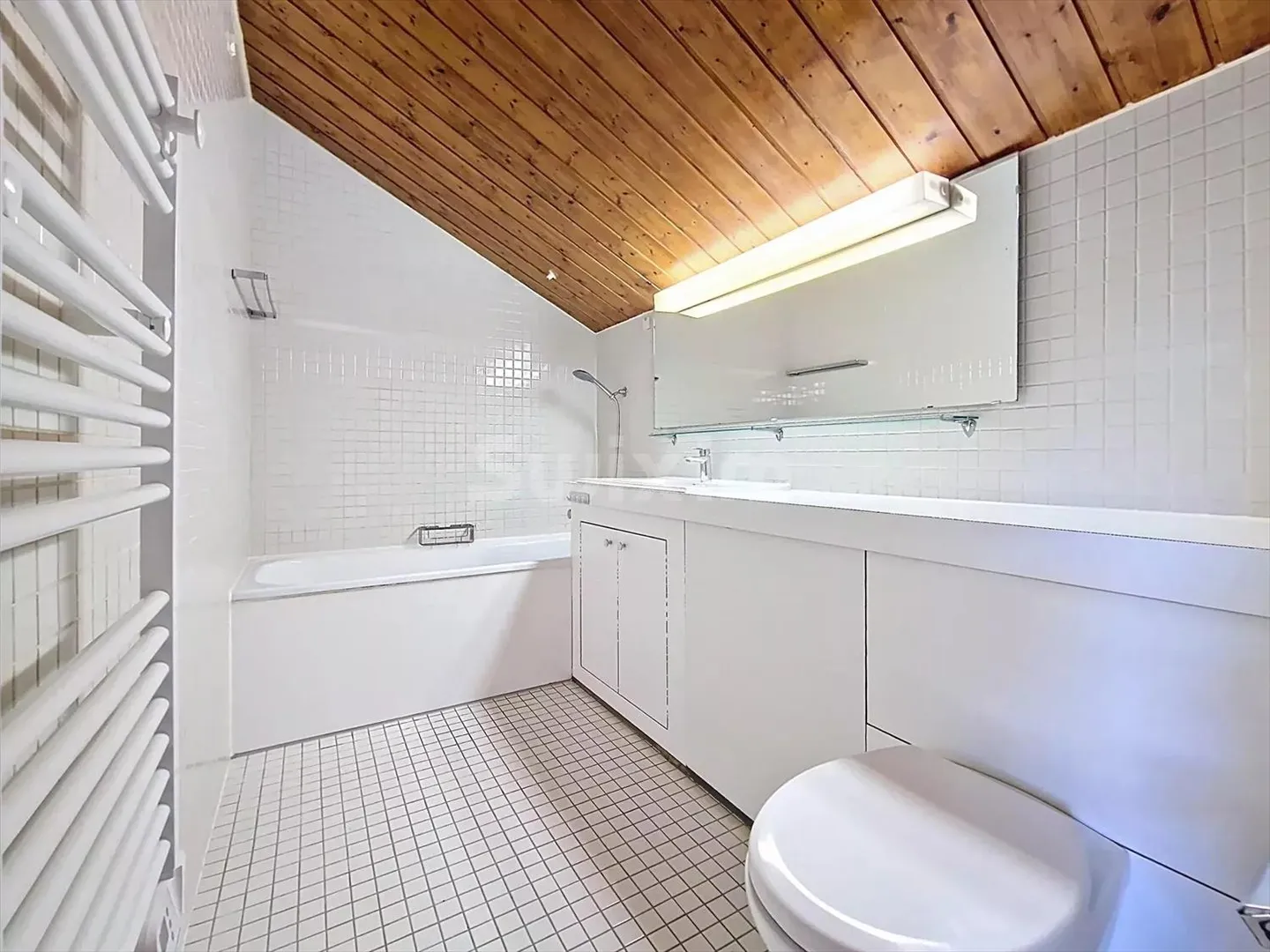 Ampio appartamento duplex completamente ristrutturato di 145 m². - Foto 9 di 11