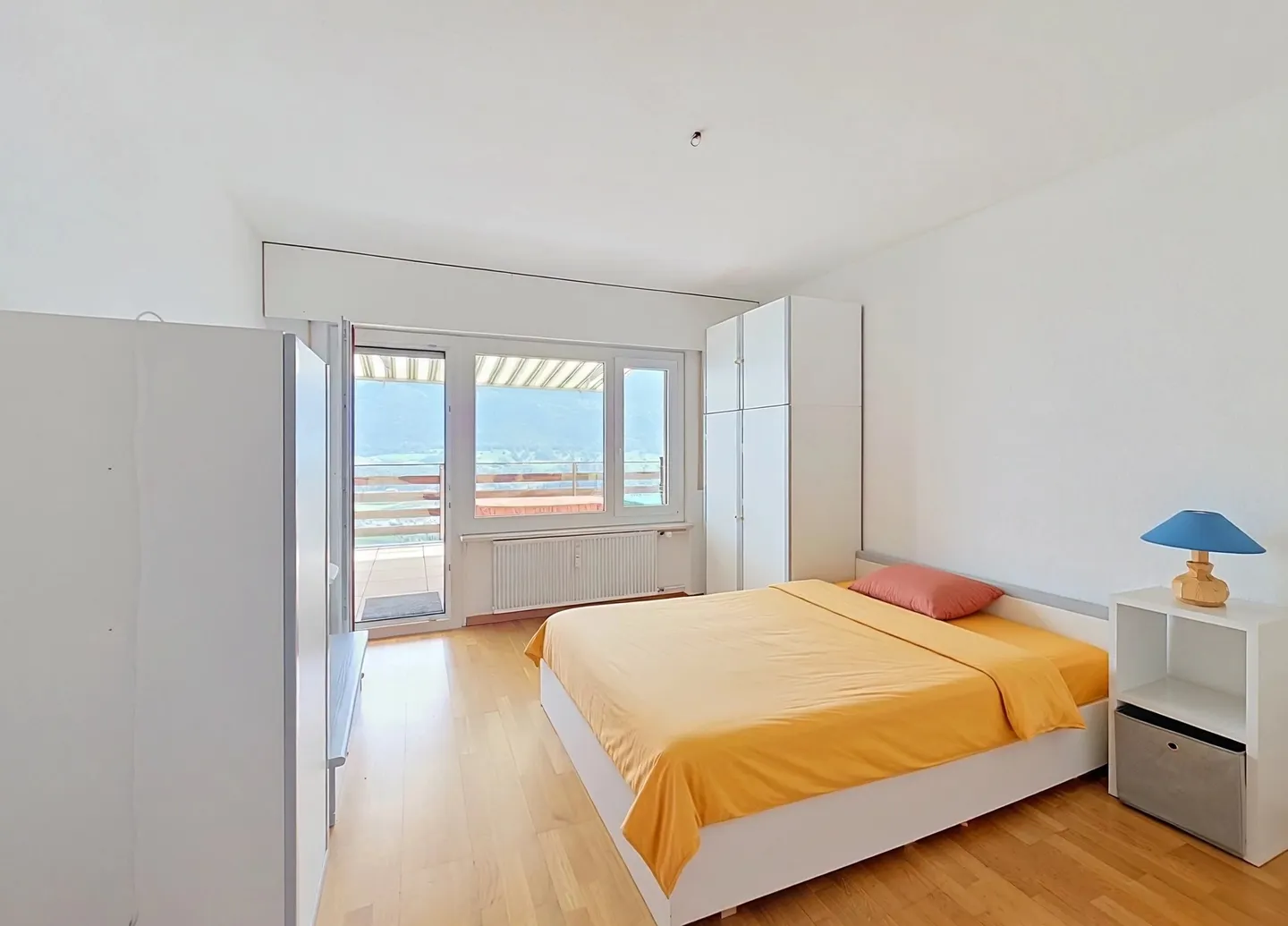 Modern Apartment in Corin-de-la-Crête - Photo 3 of 8