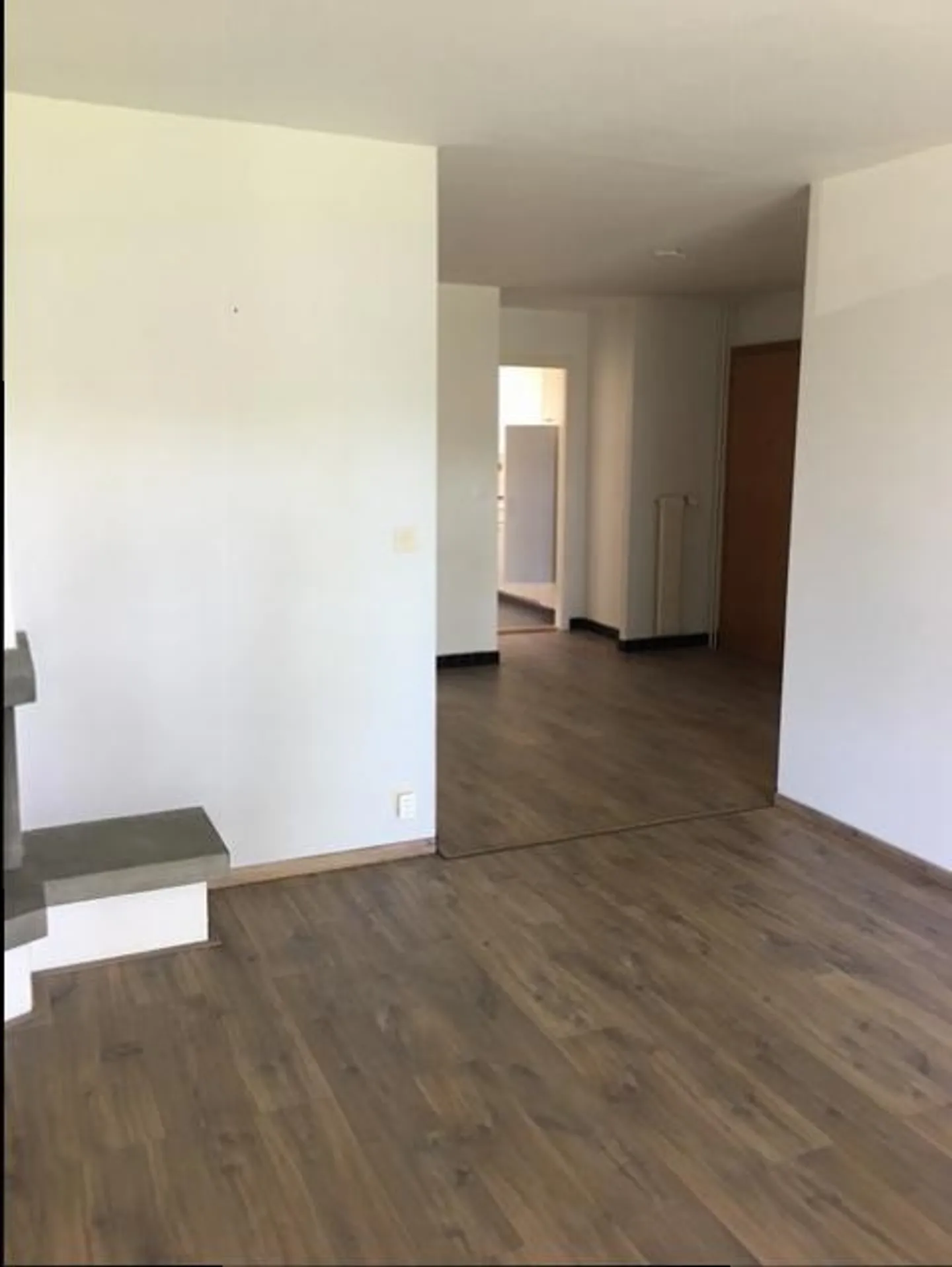 GRANDE APPARTAMENTO DI 2,5 LOCALI CON BALCONE E PISCINA IN CENTRO A CHAILLY - Foto 9 di 13