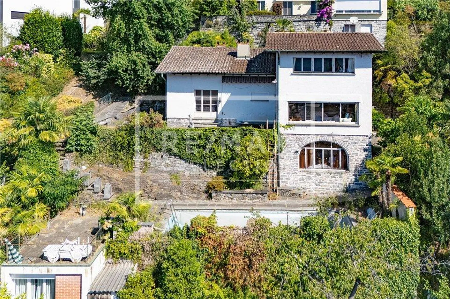 Villa in privilegierter Lage in Ascona mit Seeblick - Foto 2 von 8