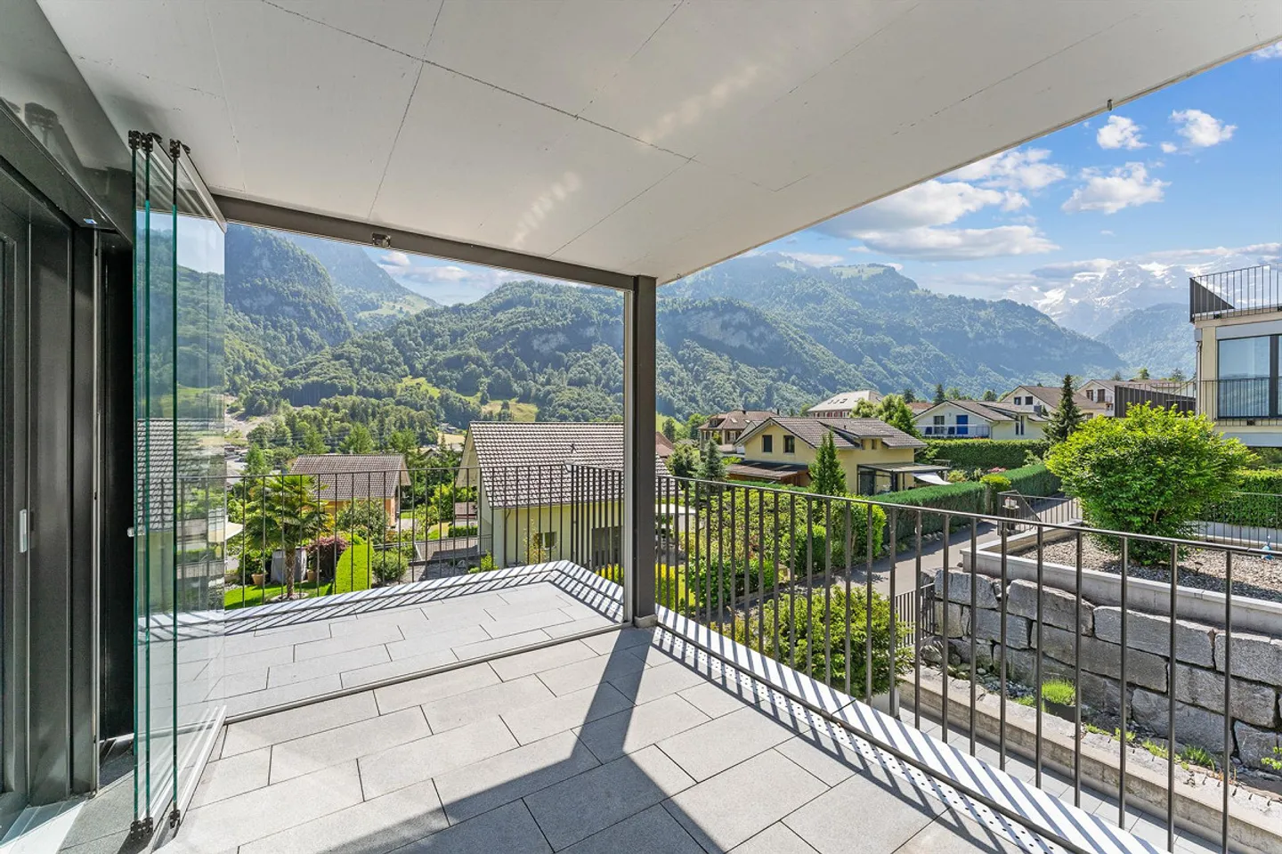 Appartement de jardin 5,5 pièces avec vue sur les montagnes de Nidwald - Photo 1 sur 20