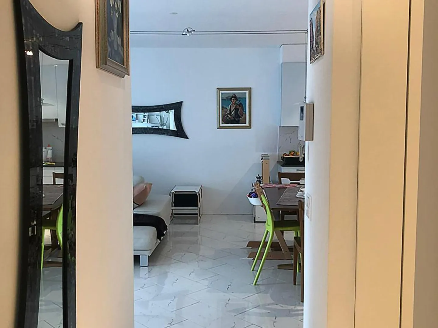 Modern 3.5-Room Apartment - Photo 2 of 5