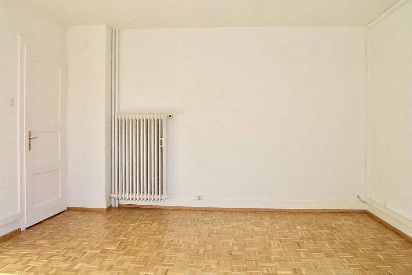 Office space in a shared office - Photo 3 of 8