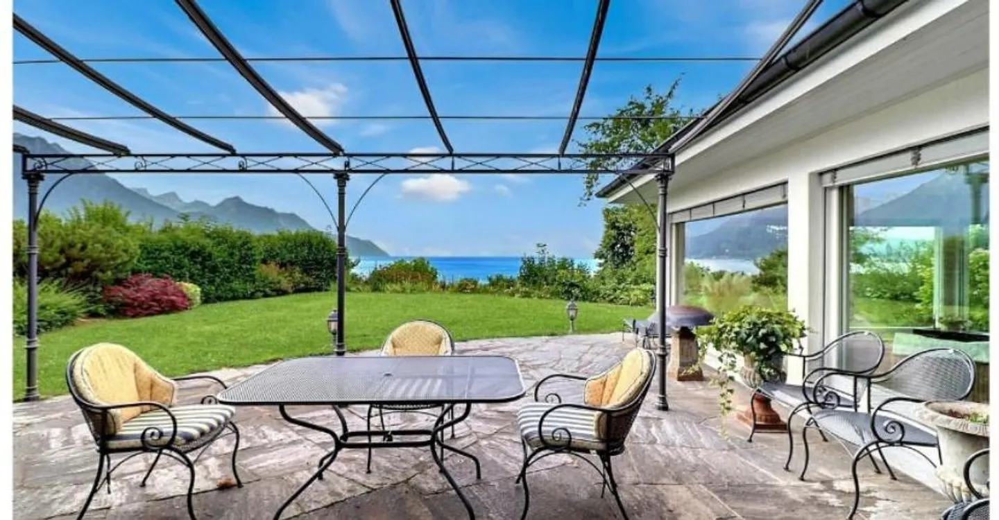 Luxury Villa with Lake View - Photo 3 of 12