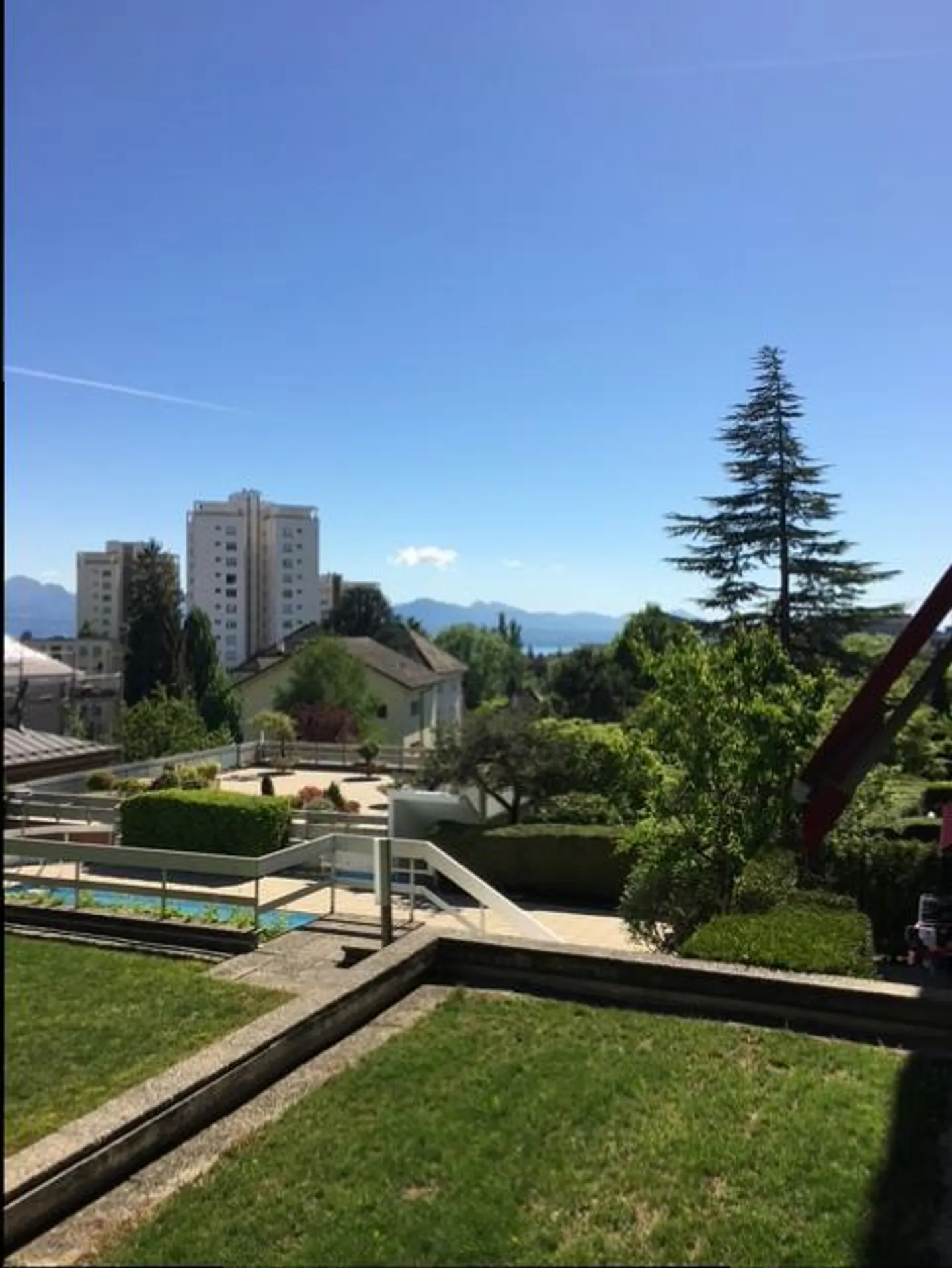 GRANDE APPARTAMENTO DI 2,5 LOCALI CON BALCONE E PISCINA IN CENTRO A CHAILLY - Foto 2 di 13