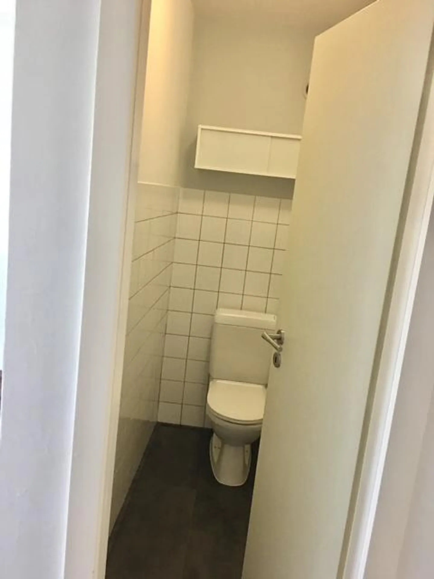GRANDE APPARTAMENTO DI 2,5 LOCALI CON BALCONE E PISCINA IN CENTRO A CHAILLY - Foto 11 di 13