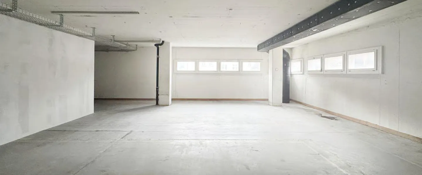 108m² - Spazi commerciali versatili in una posizione centrale a Unterseen - Foto 1 di 5