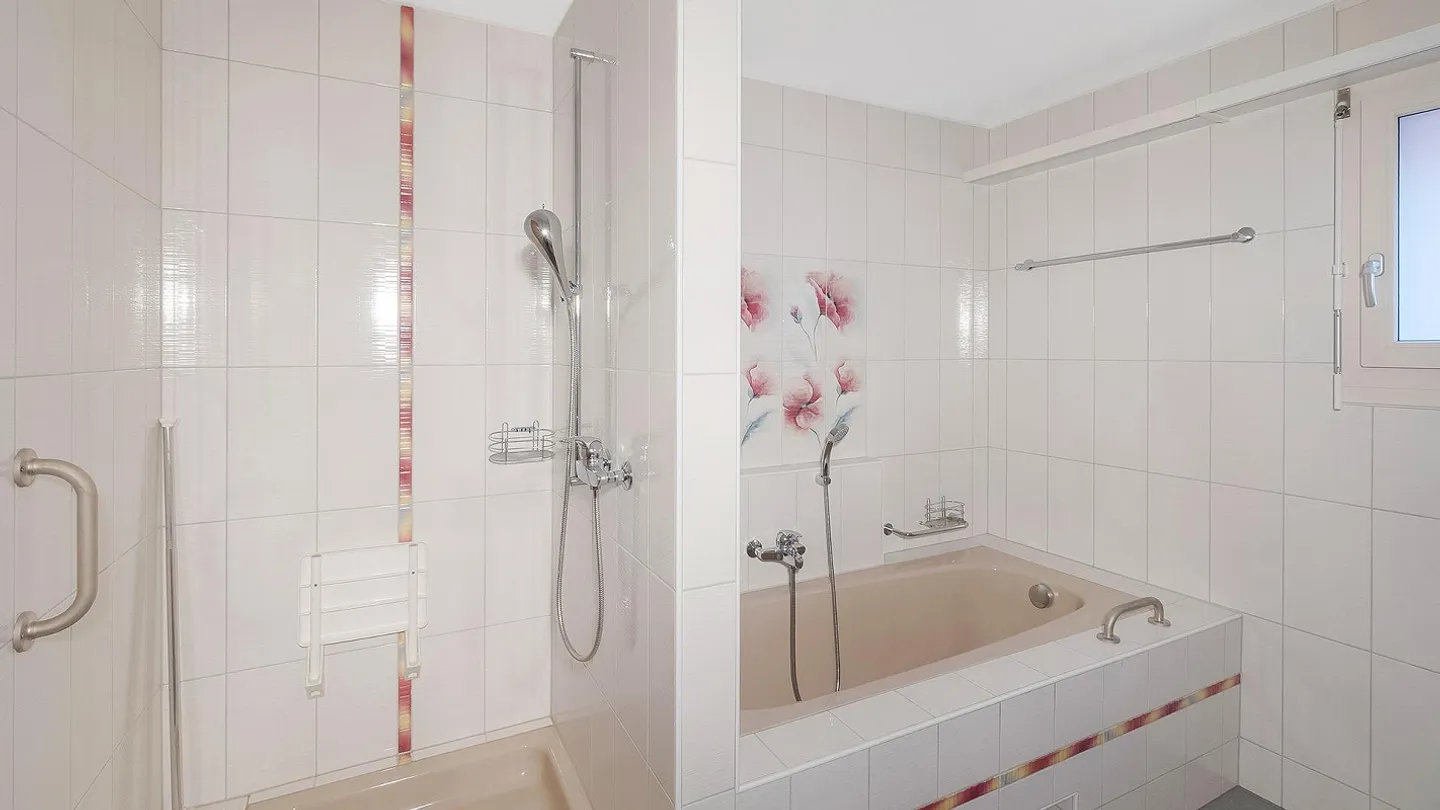 Spacious Family Apartment in a Quiet Location - with Balcony & Fireplace - Photo 10 of 17