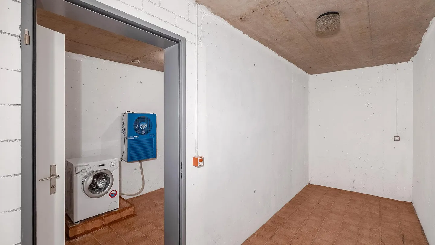 Spacious Family Apartment in a Quiet Location - with Balcony & Fireplace - Photo 13 of 17