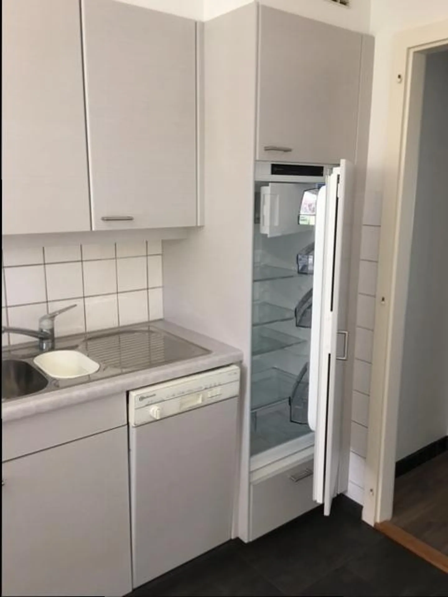 GRANDE APPARTAMENTO DI 2,5 LOCALI CON BALCONE E PISCINA IN CENTRO A CHAILLY - Foto 13 di 13