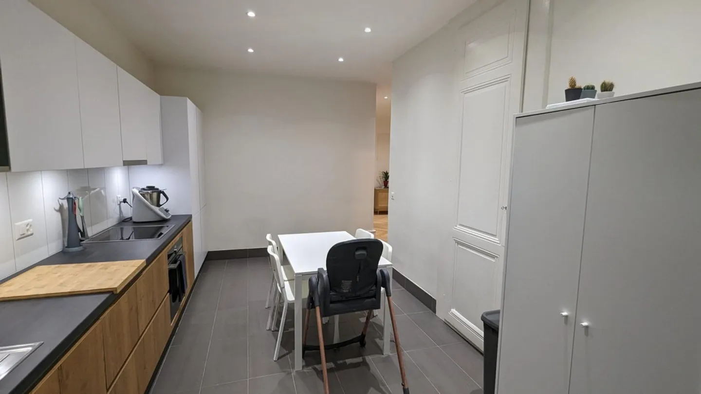 Appartement de 5 Pièces à Genève - Quartier Eaux-Vives - Photo 3 sur 6