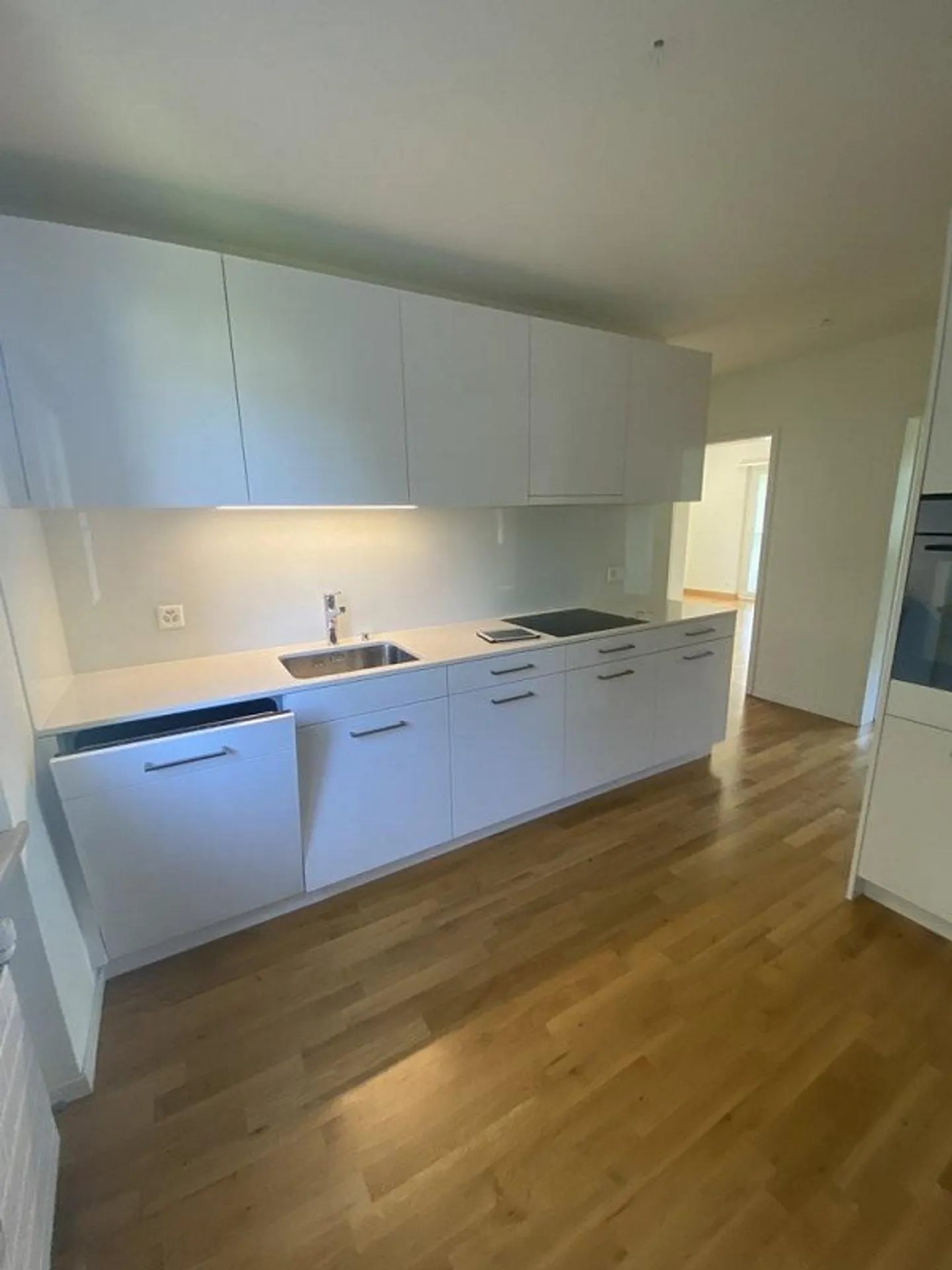 Appartement de 3,5 pièces rénové en 2021 avec patio - Photo 3 sur 8