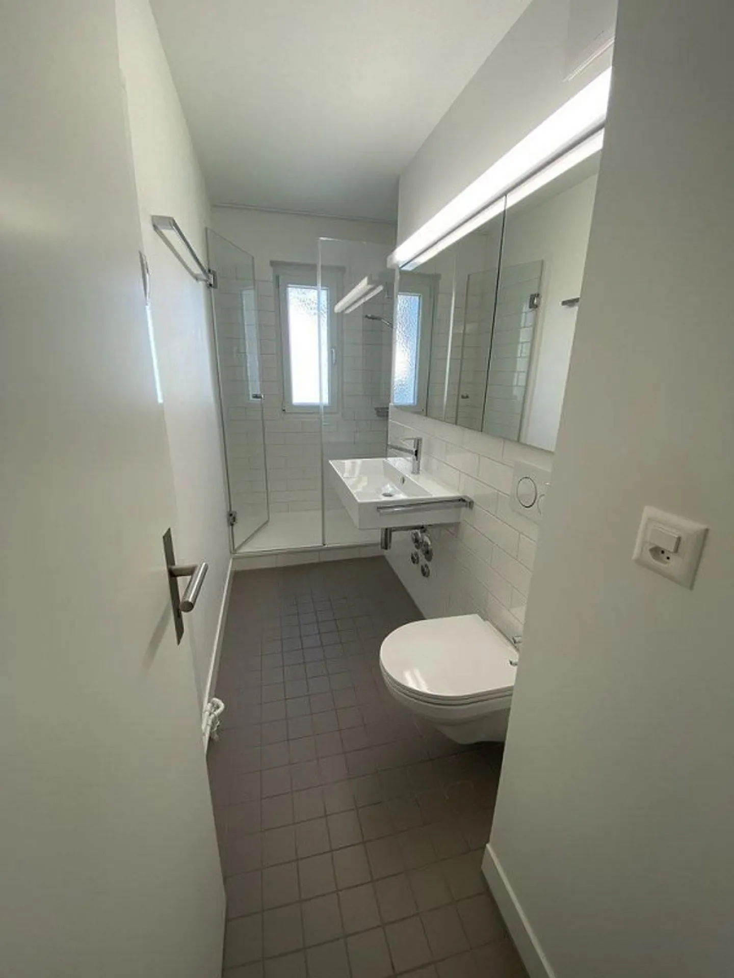 Appartement de 3,5 pièces rénové en 2021 avec patio - Photo 5 sur 8