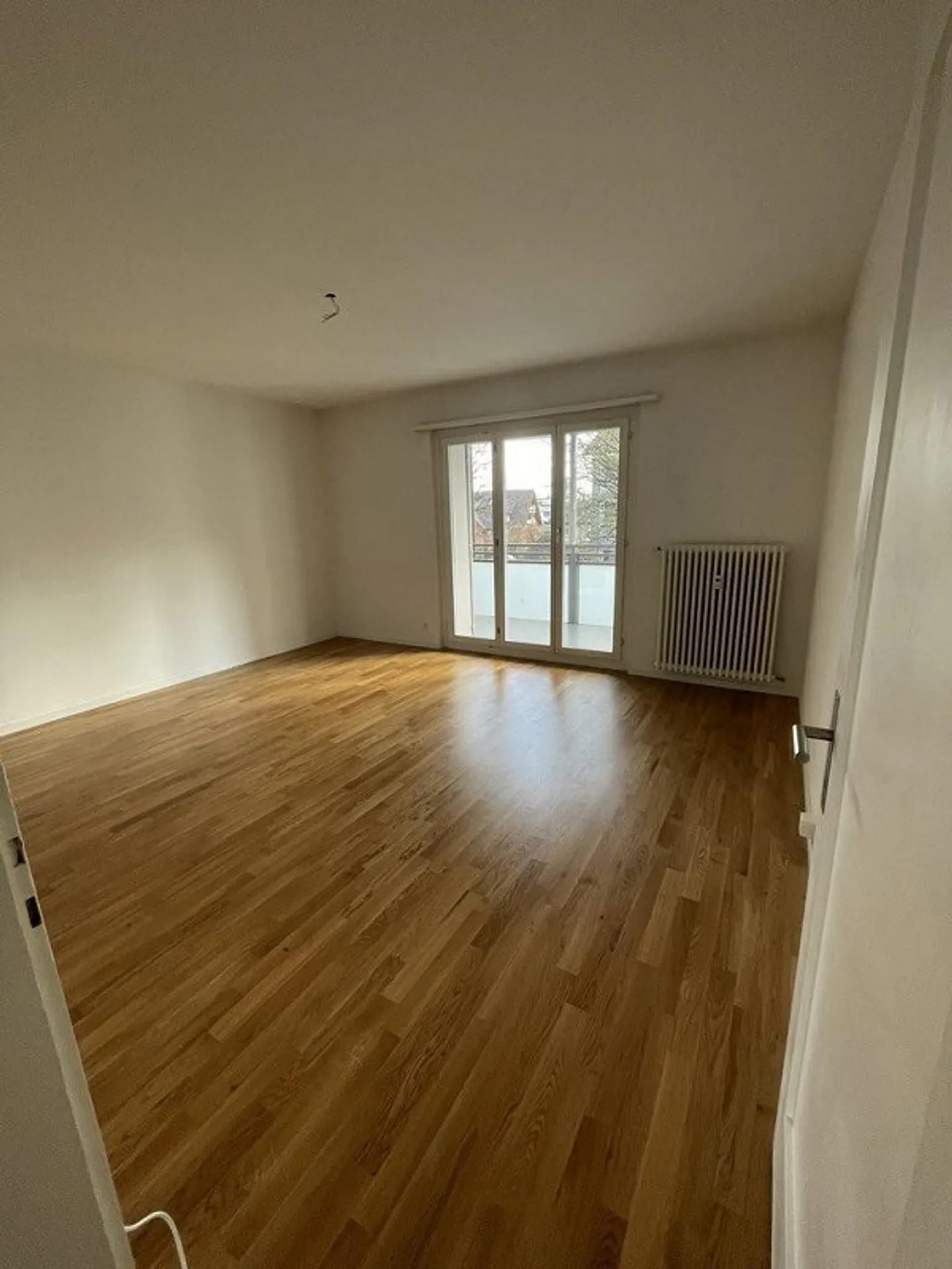 Appartement de 3,5 pièces rénové en 2021 avec patio - Photo 6 sur 8