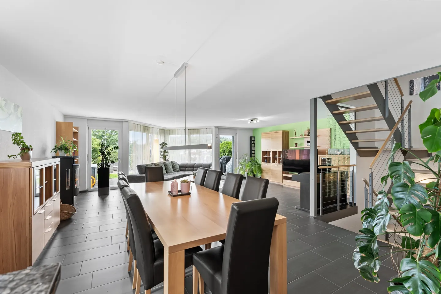 Geräumiges Familienhaus mit Garage - Foto 1 von 10