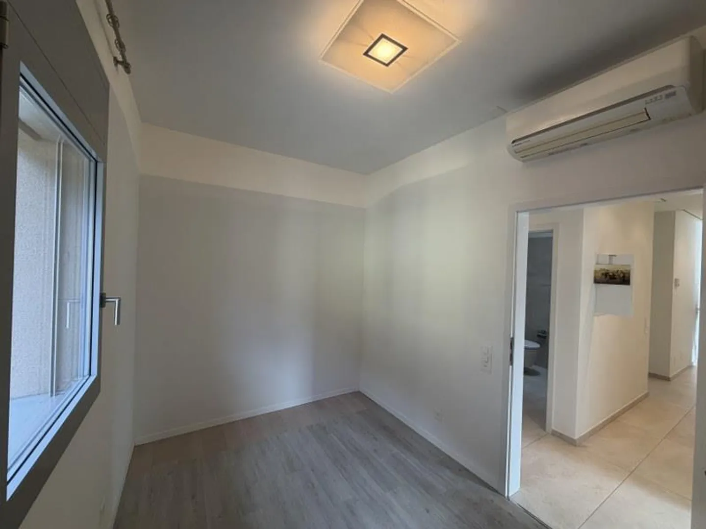 Elegant penthouse, large sunny terrace with lake view - Photo 8 of 13
