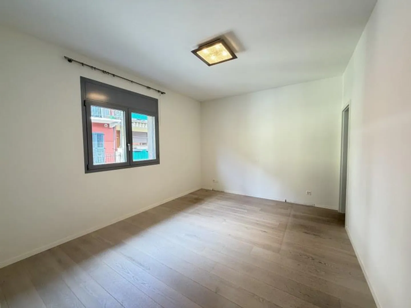 Elegant penthouse, large sunny terrace with lake view - Photo 9 of 13