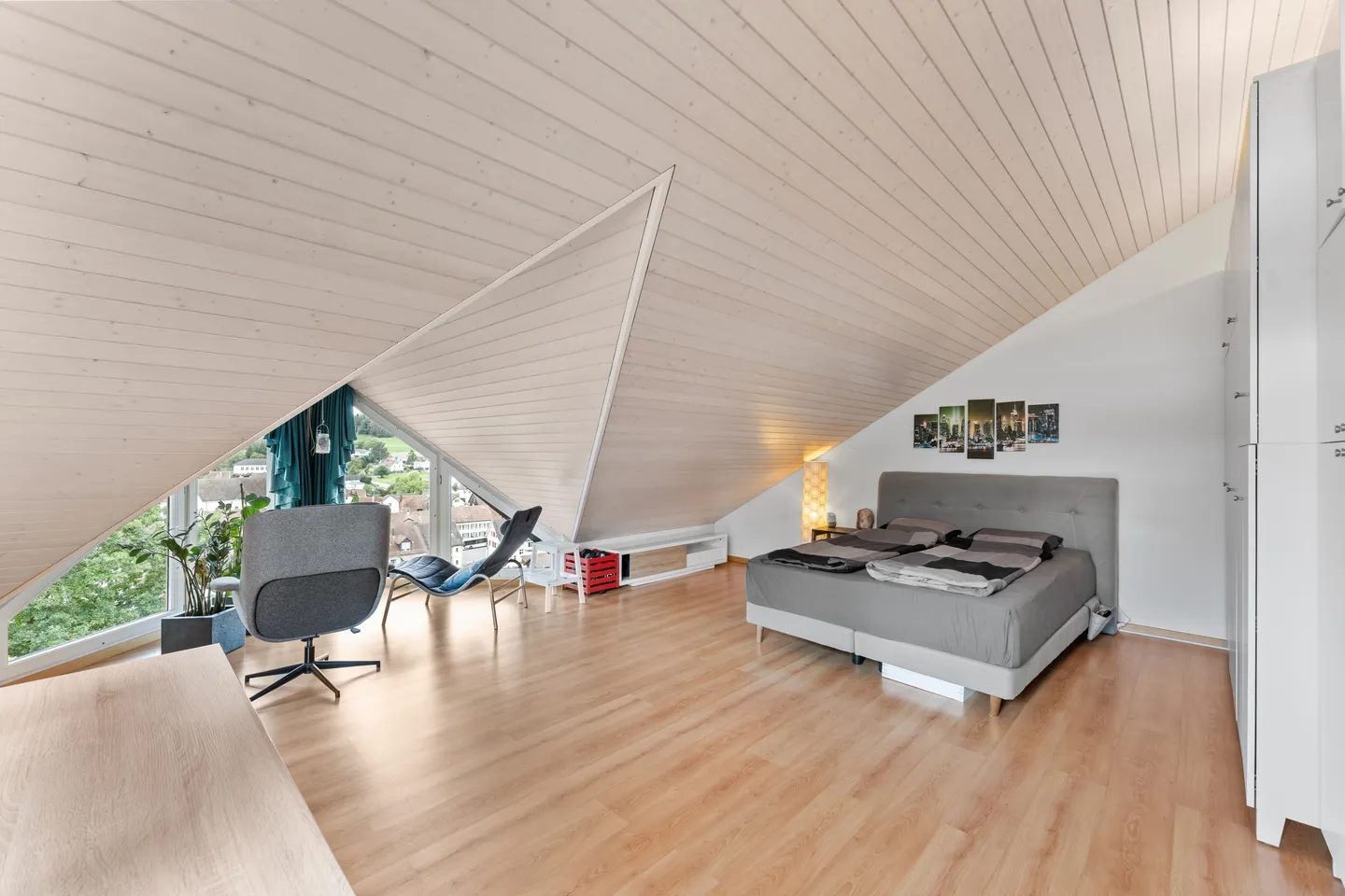 Geräumiges Familienhaus mit Garage - Foto 7 von 10