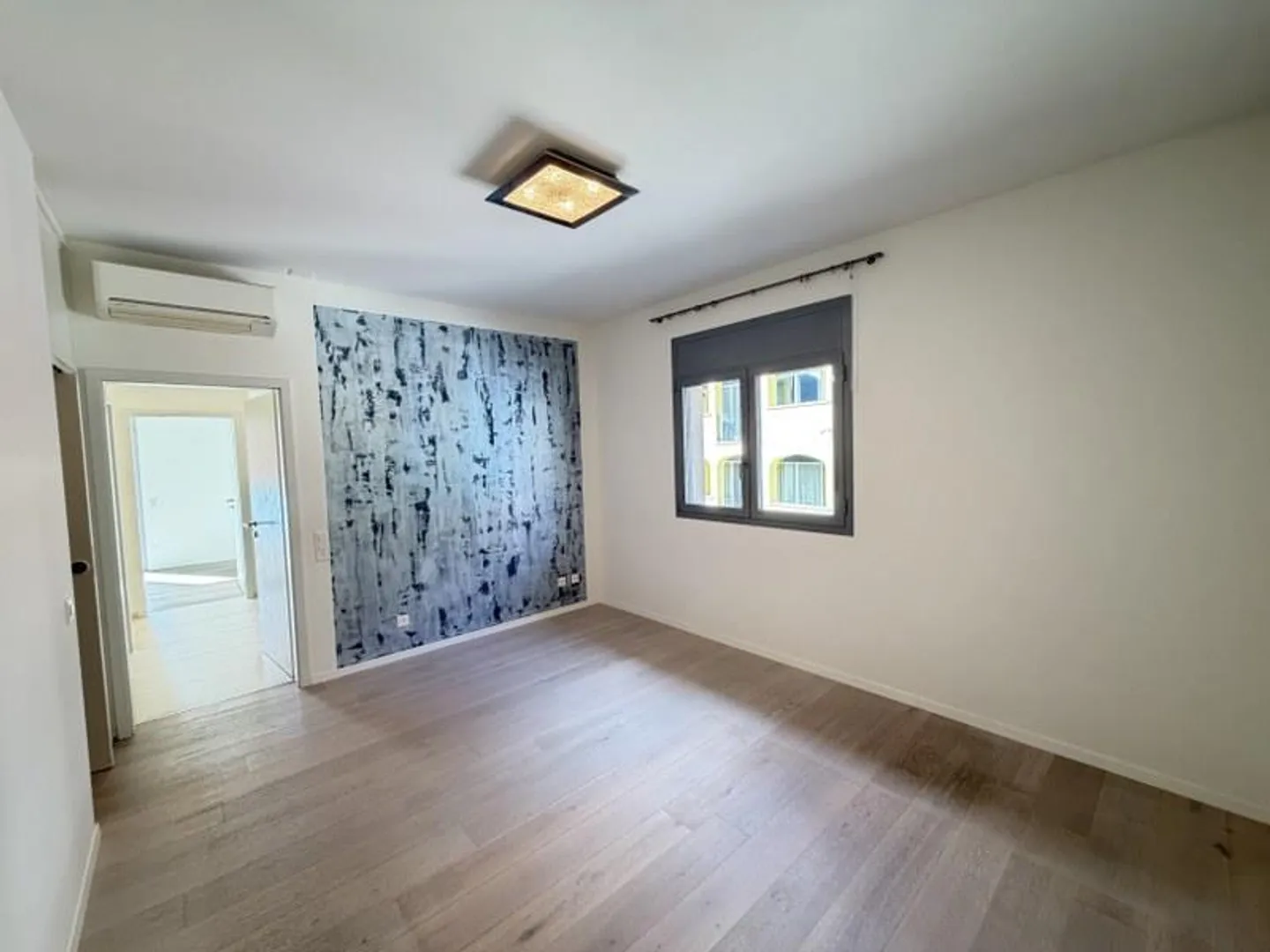 Elegant penthouse, large sunny terrace with lake view - Photo 11 of 13