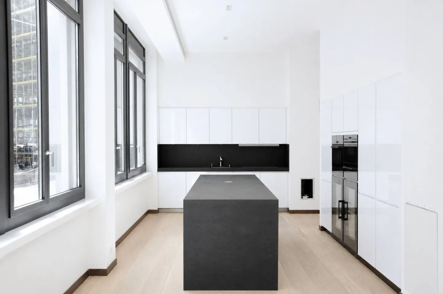 Luxury Apartment with Unique Design - Photo 4 of 7