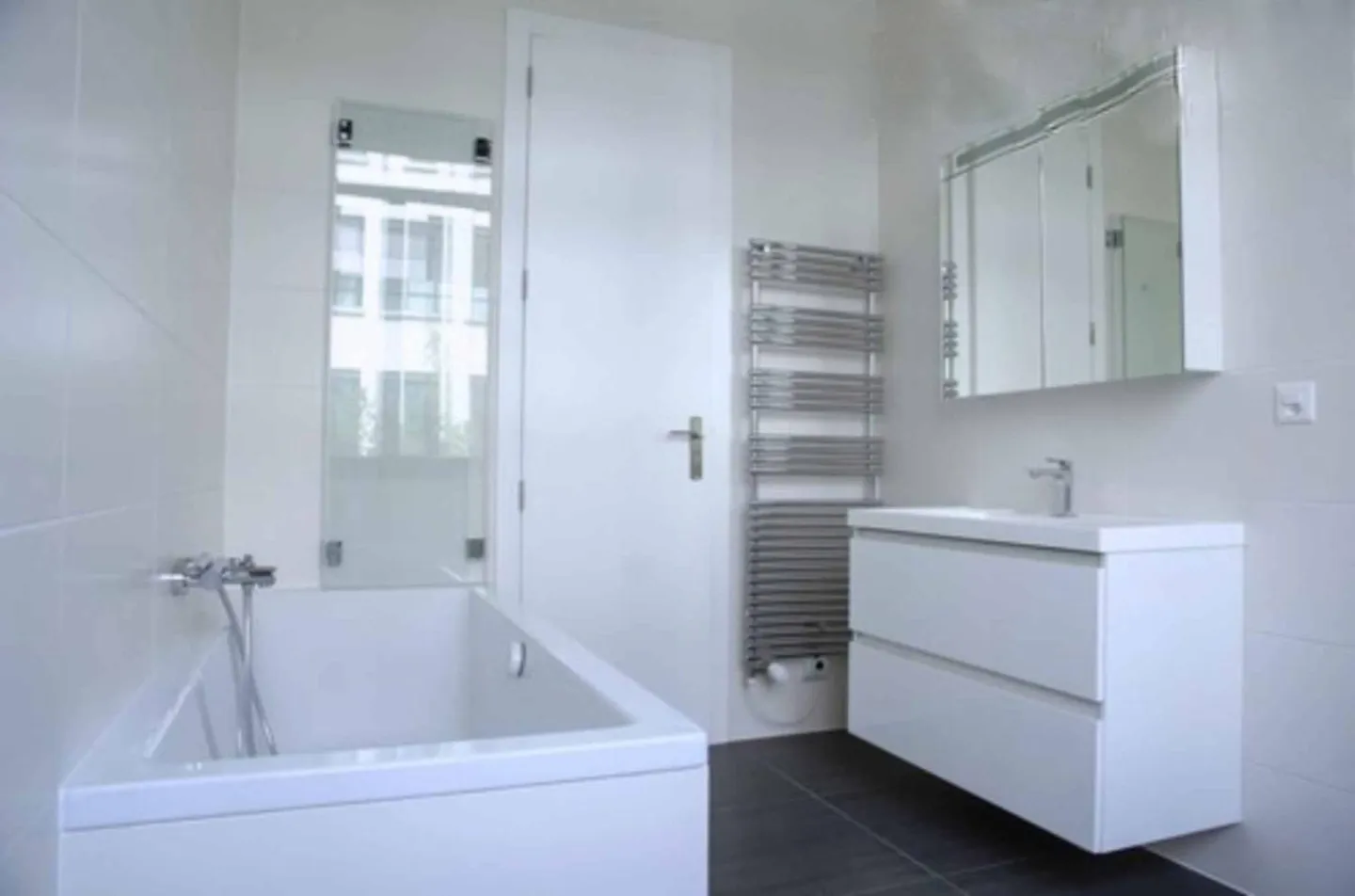 Luxury Apartment with Unique Design - Photo 5 of 7