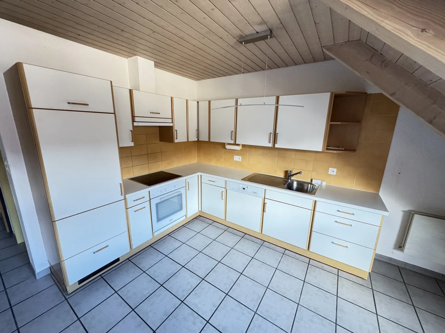 Bright and spacious duplex - Photo 3 of 7
