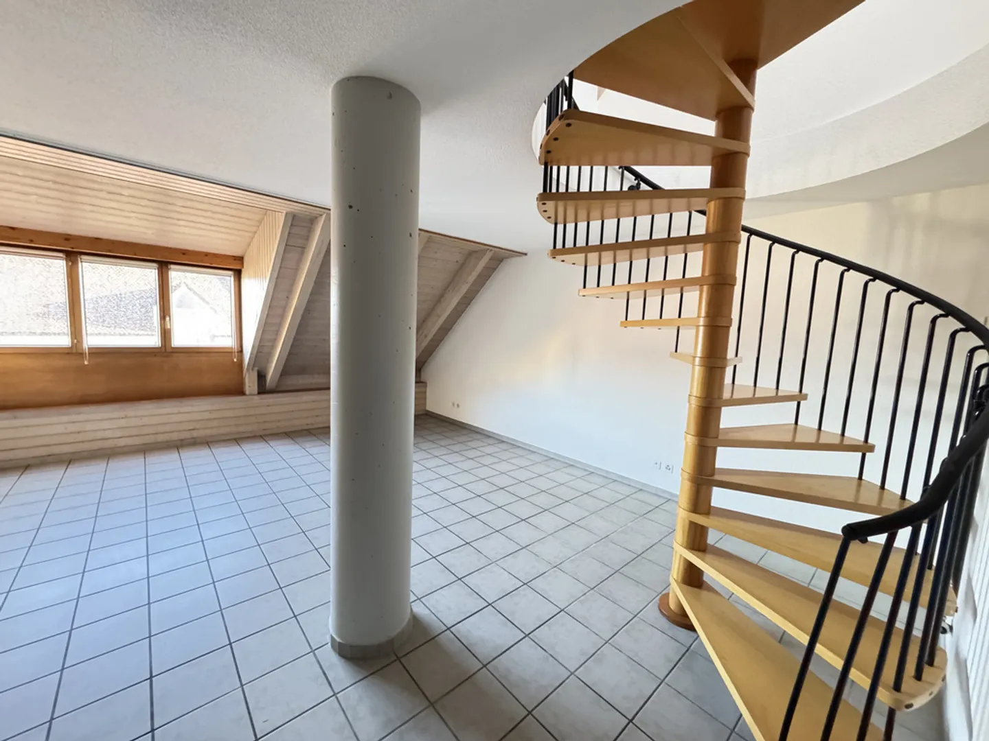 Bright and spacious duplex - Photo 4 of 7