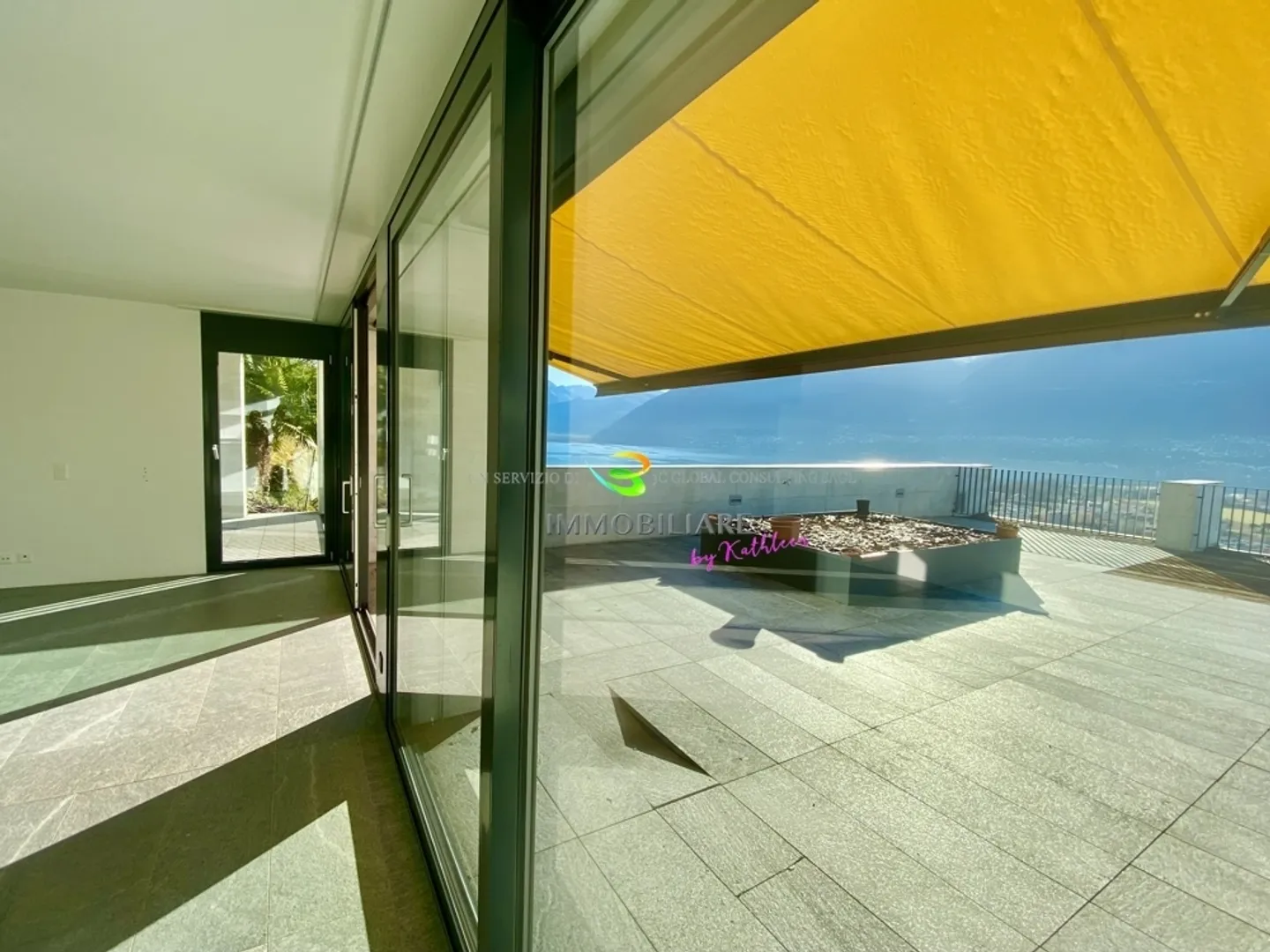 Appartement en loft avec une vue imprenable sur le lac, grande terrasse - Photo 2 sur 13