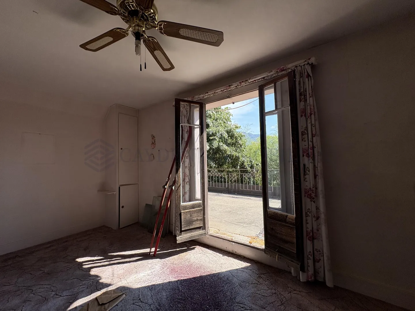 Exclusive: Detached Villa in a Quiet Location for Renovation! - Photo 3 of 4