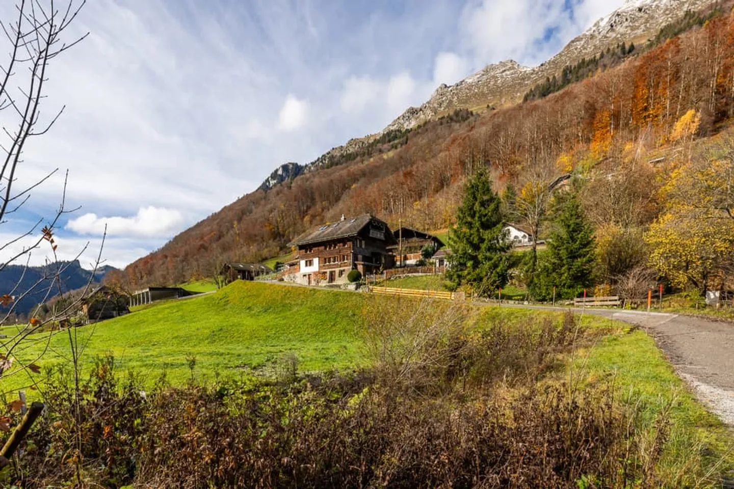 Casa con 2 appartamenti tra foreste e montagne - Foto 1 di 13