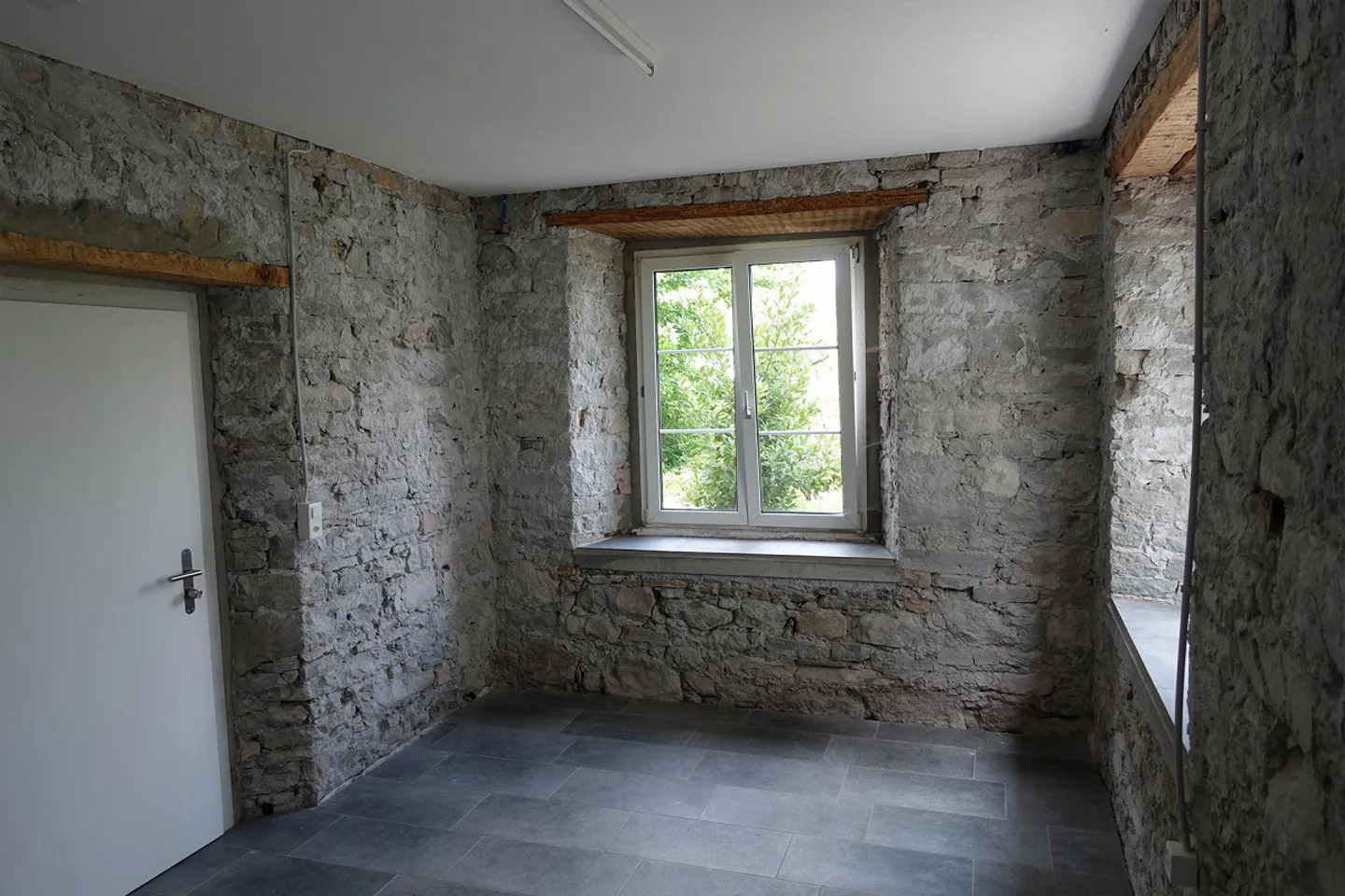 Stanza hobby / Ufficio con bagno privato - recentemente ristrutturato - Foto 2 di 6