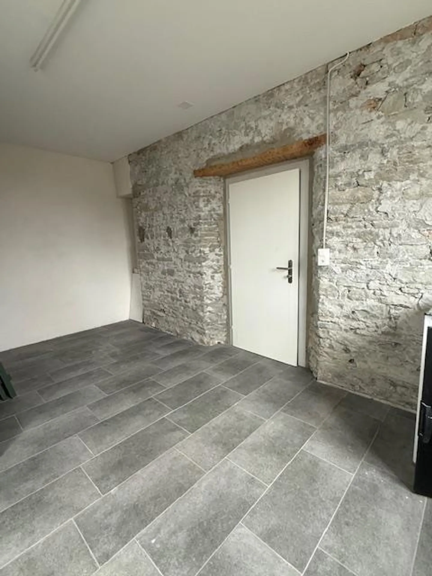 Stanza hobby / Ufficio con bagno privato - recentemente ristrutturato - Foto 4 di 6