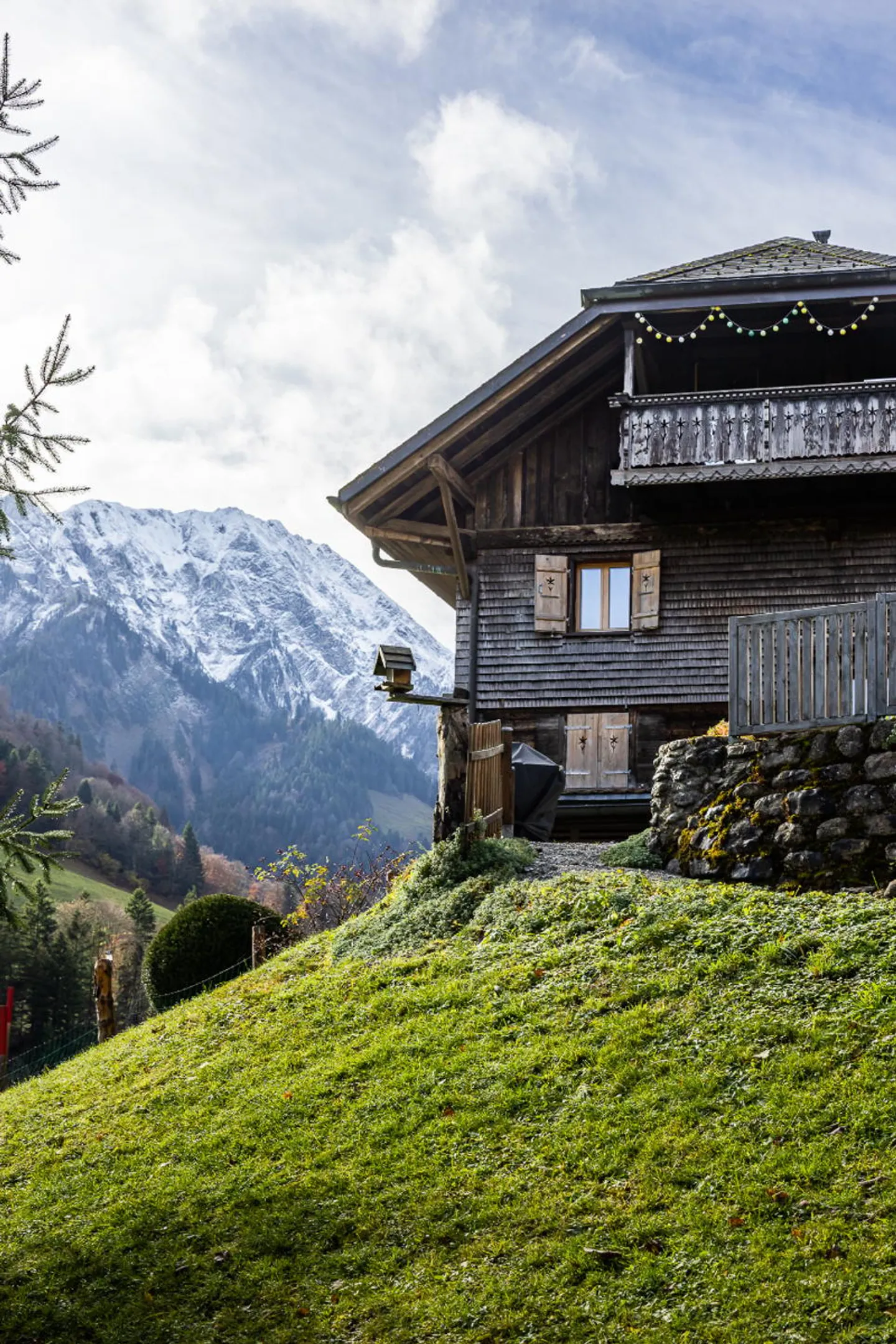 Casa con 2 appartamenti tra foreste e montagne - Foto 2 di 13