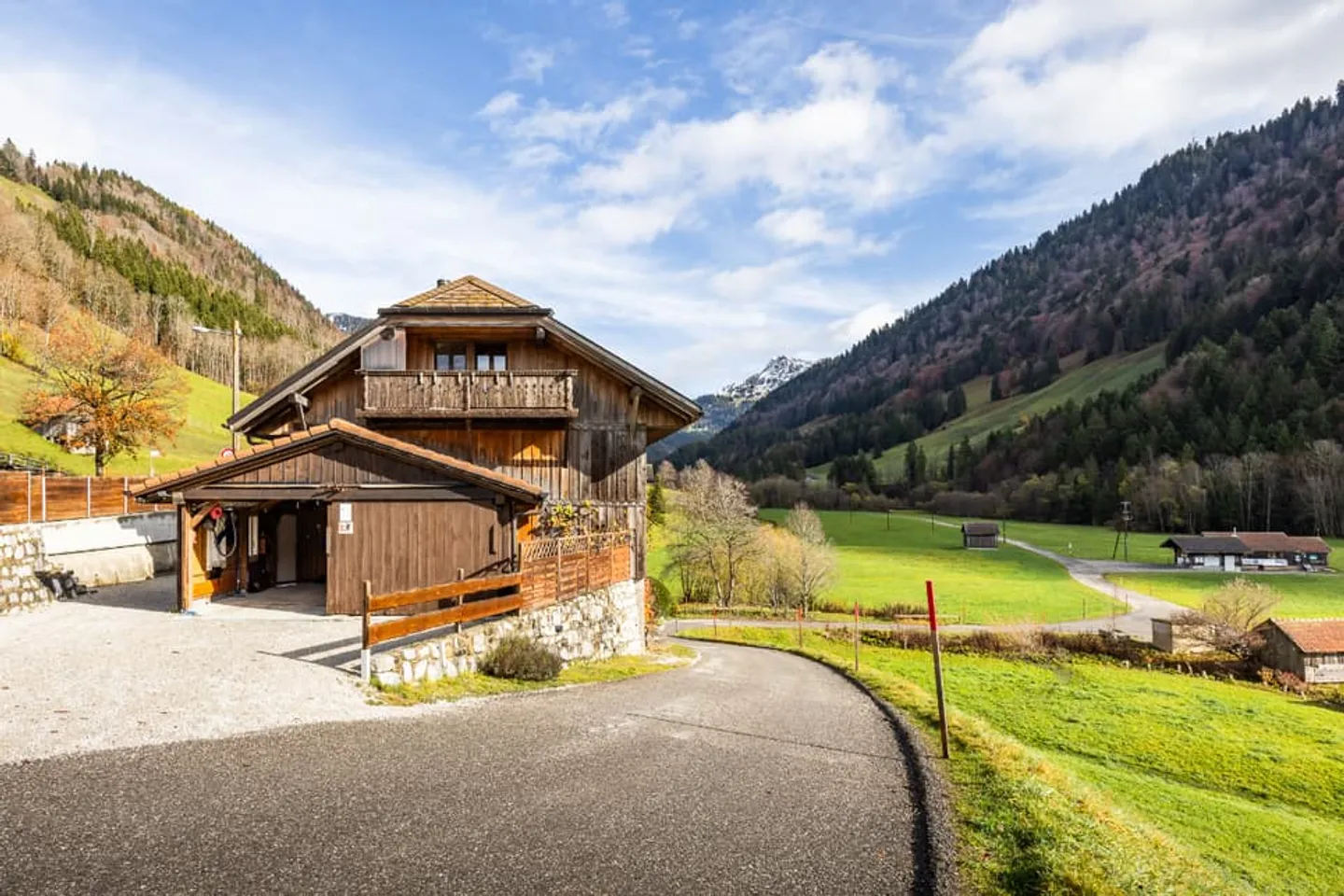 Casa con 2 appartamenti tra foreste e montagne - Foto 5 di 13