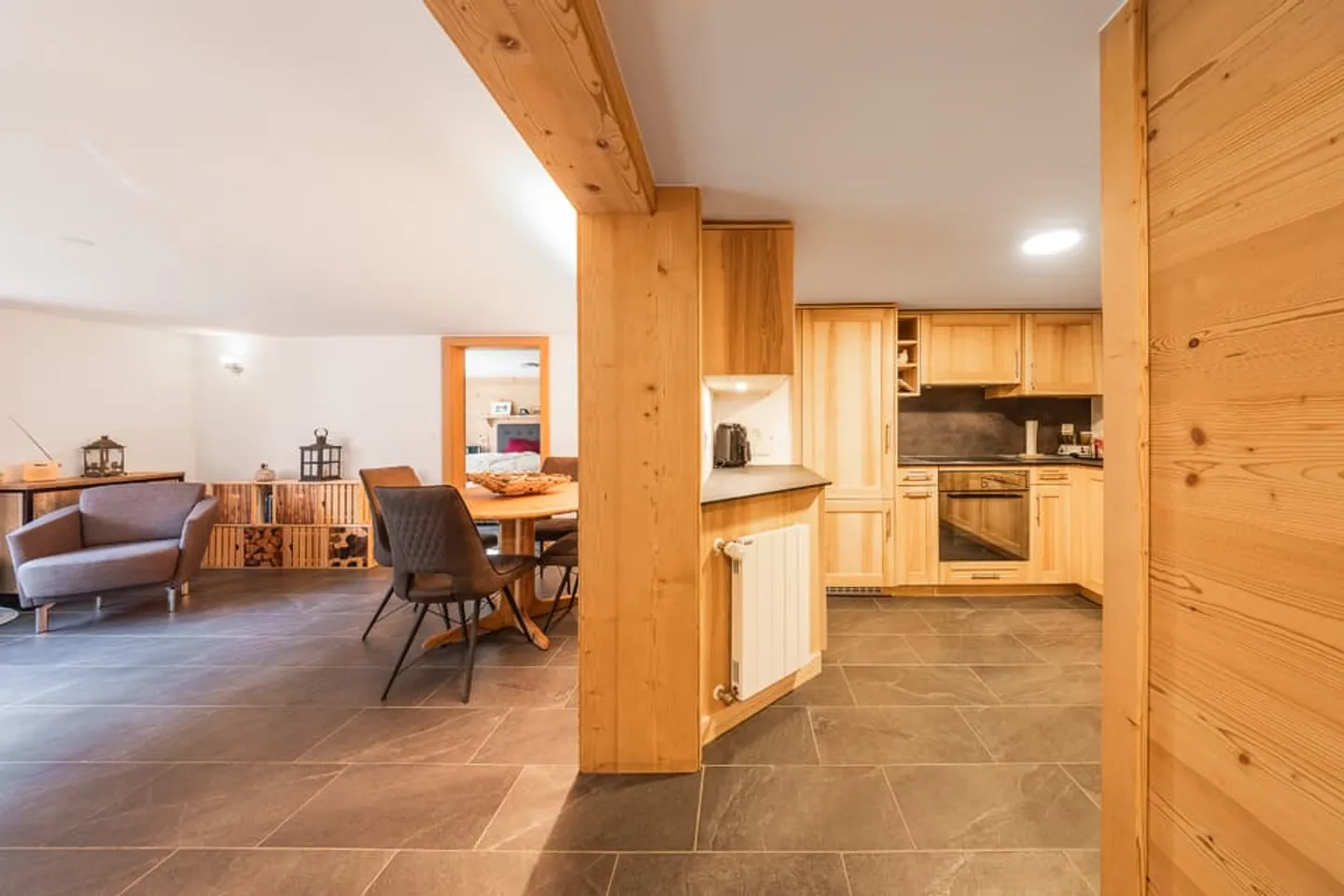 Casa con 2 appartamenti tra foreste e montagne - Foto 7 di 13