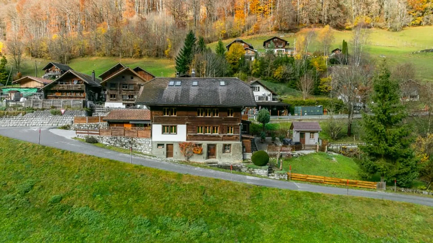 Casa con 2 appartamenti tra foreste e montagne - Foto 4 di 13