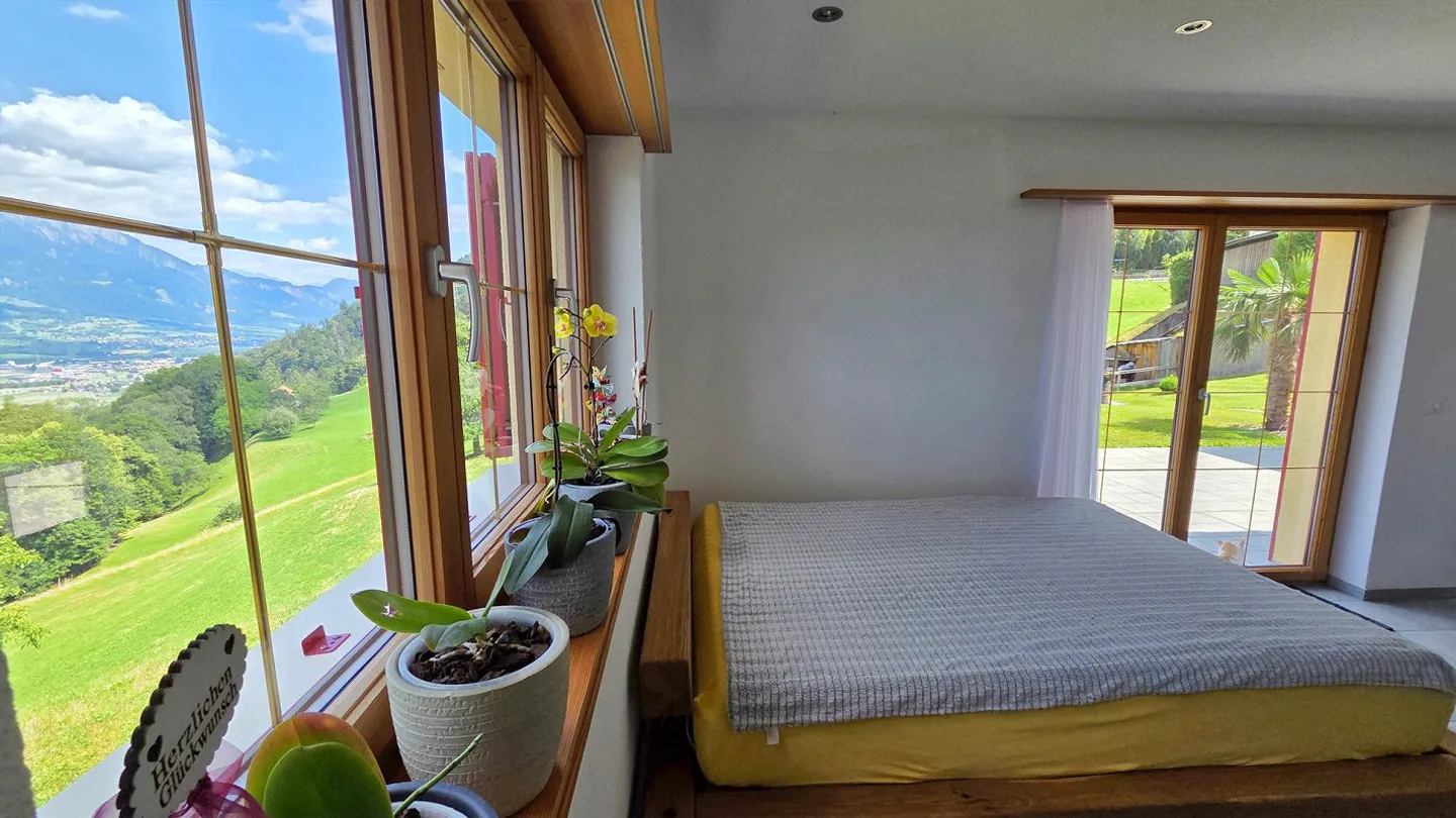 Detached single-family house in unobstructed view location - Photo 3 of 24