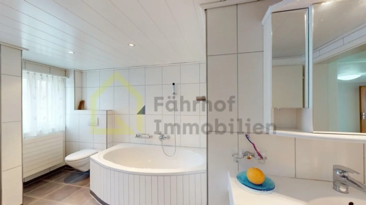 Residential building with outbuildings and 4,800 m2 of land - Photo 9 of 16