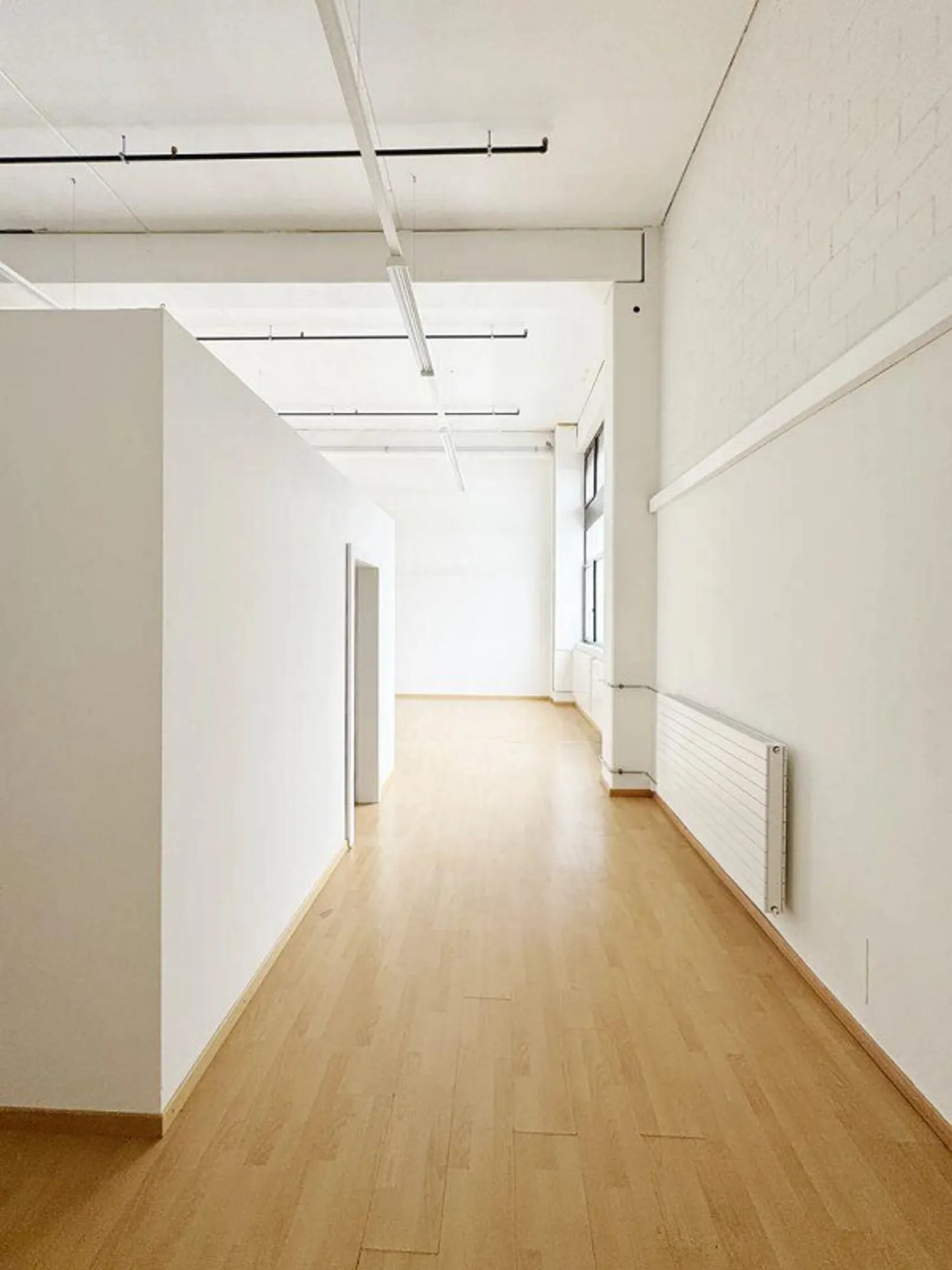 68m² - Spazio commerciale versatile direttamente alla stazione ferroviaria Est - Foto 2 di 5
