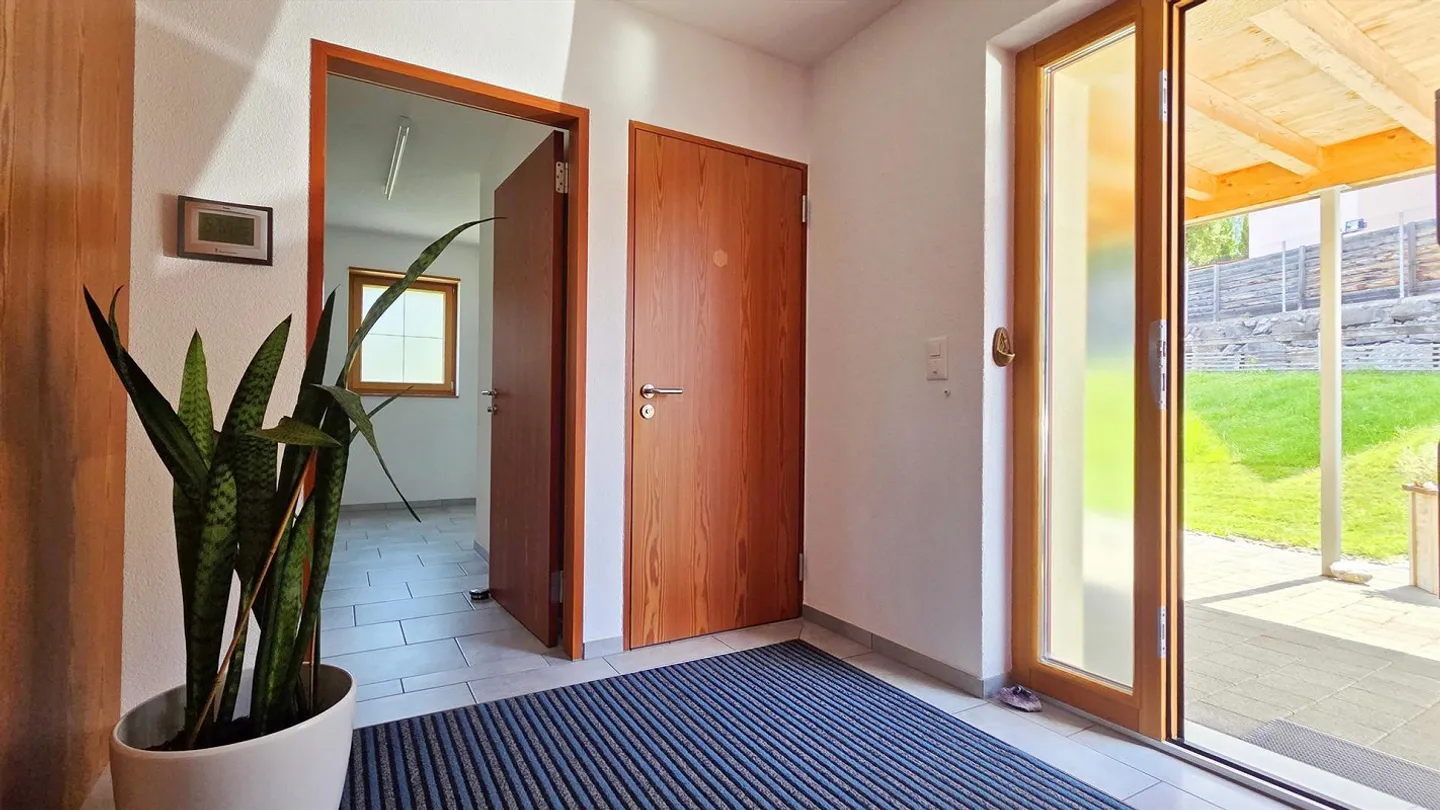 Detached single-family house in unobstructed view location - Photo 6 of 24