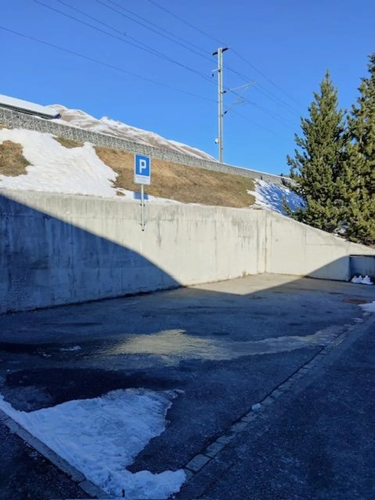 Attractive commercial property in a quiet location with great potential - Photo 7 of 10