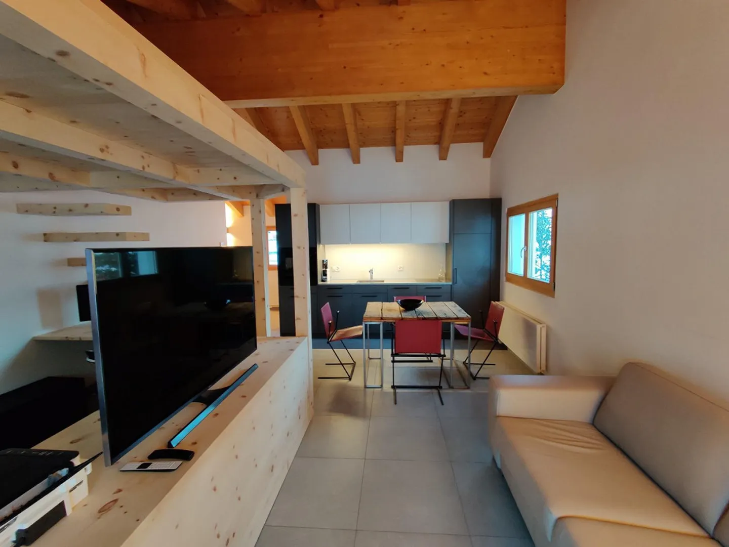 Attractive commercial property in a quiet location with great potential - Photo 9 of 10