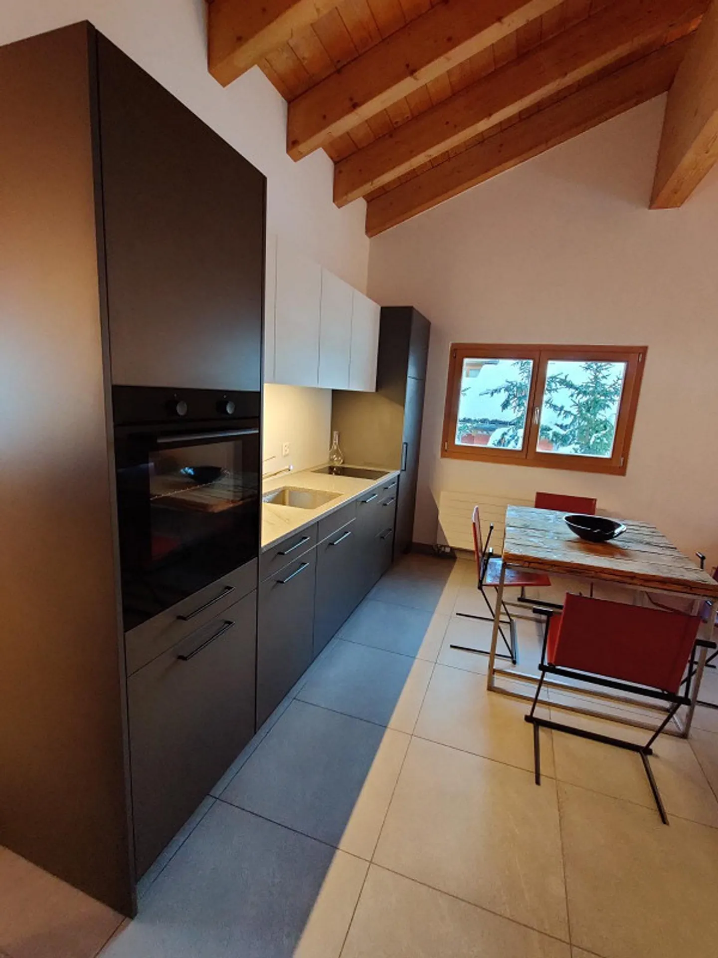 Attractive commercial property in a quiet location with great potential - Photo 2 of 10