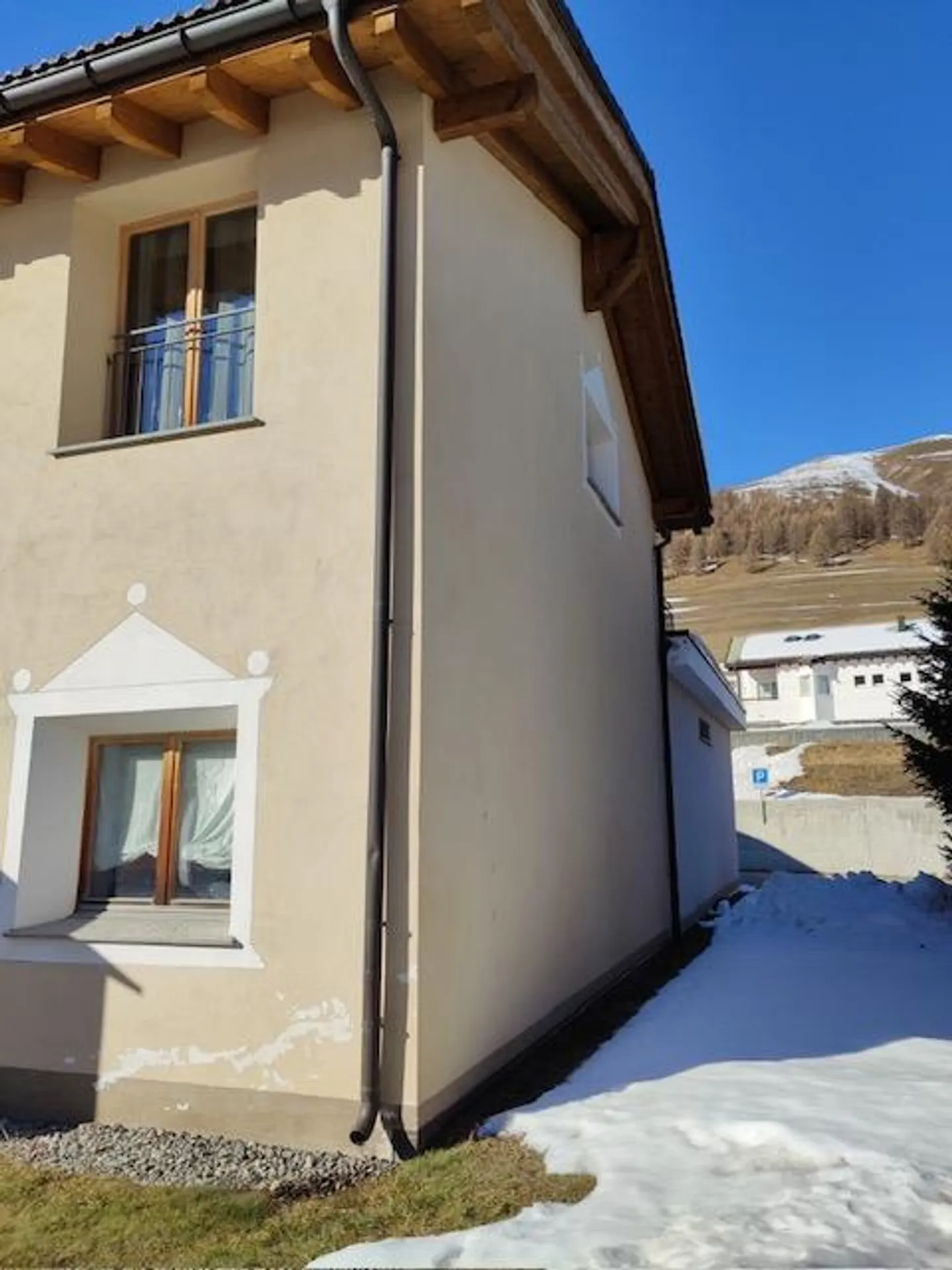 Attractive commercial property in a quiet location with great potential - Photo 3 of 10