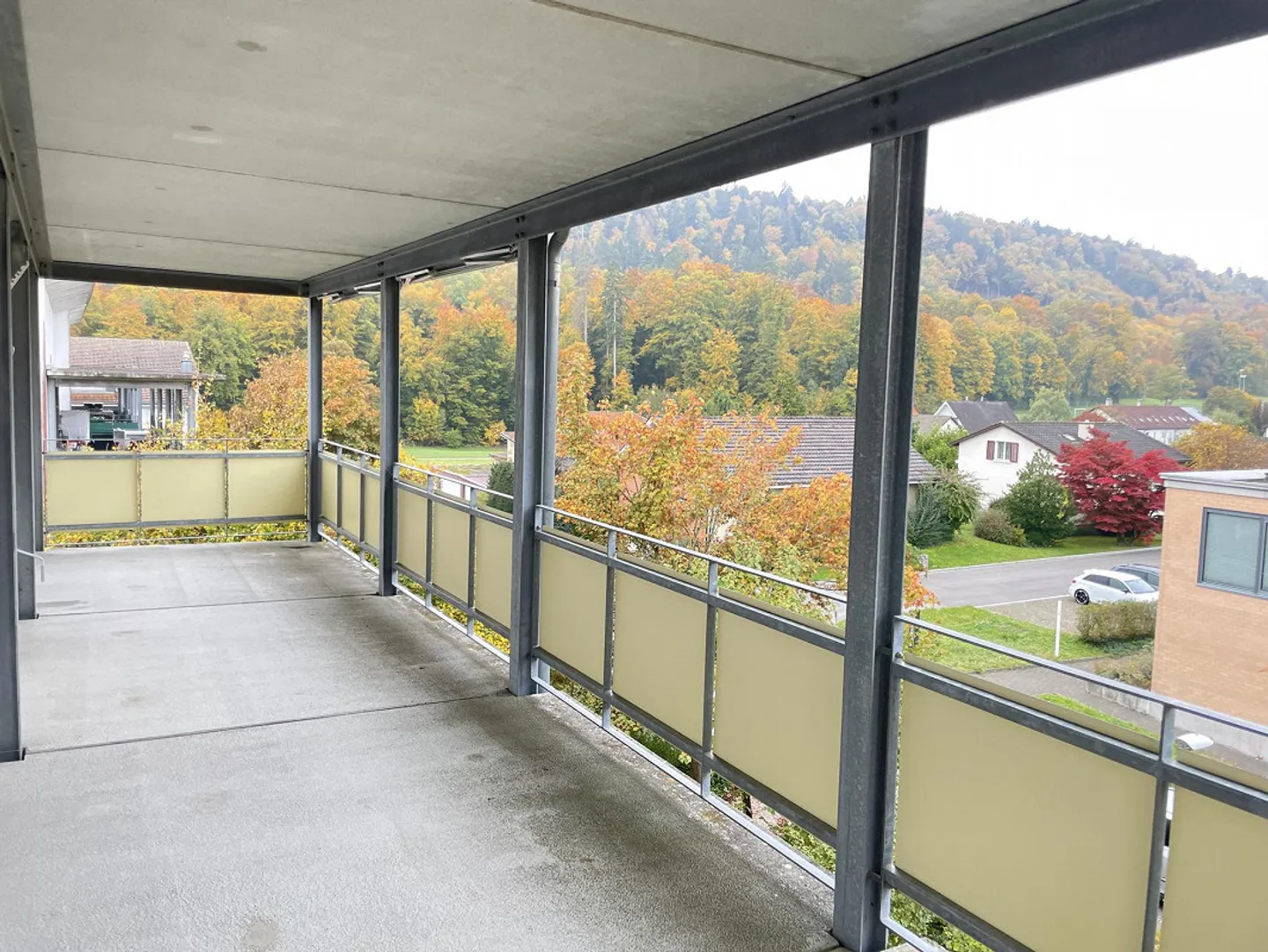 Grande appartement de toit 3.5 pièces à Feuerthalen! - Photo 1 sur 8
