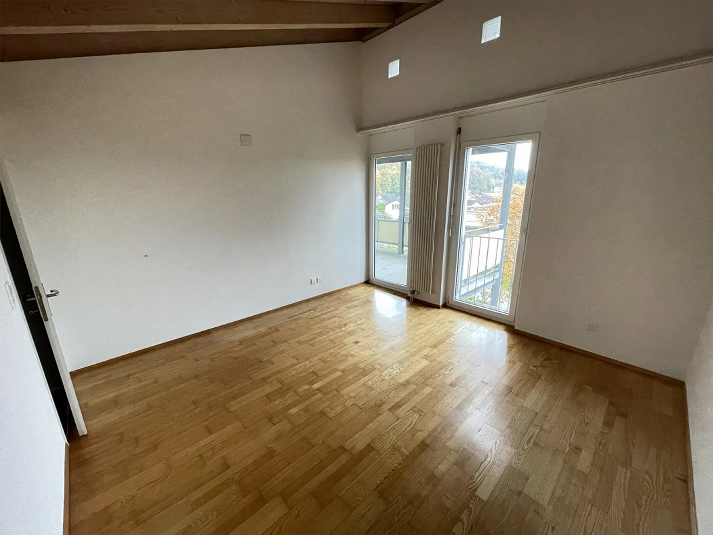 Grande appartement de toit 3.5 pièces à Feuerthalen! - Photo 3 sur 8